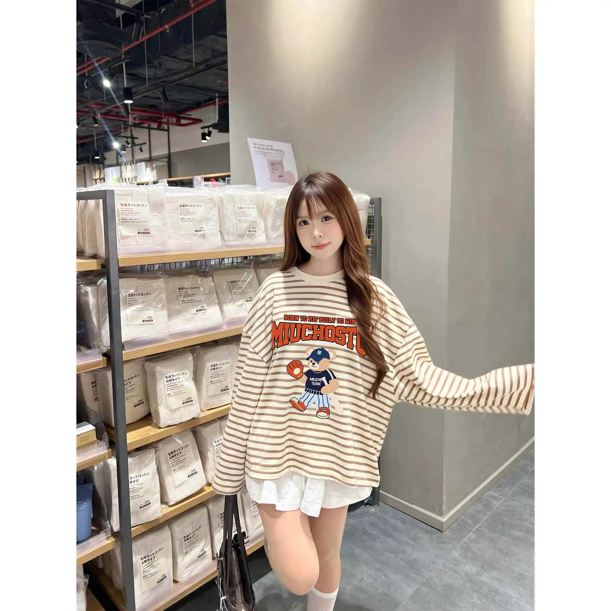 Áo thun boxy tay dài Miucho vải borip mềm mại thoáng mát hình gấu bóng chày in mix 2848_thumbnail_9