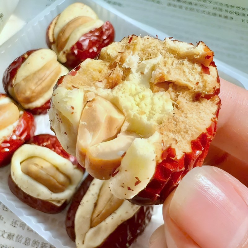 Táo Đỏ Kẹp Sữa Lạc Đà Nhân Hạt Điều