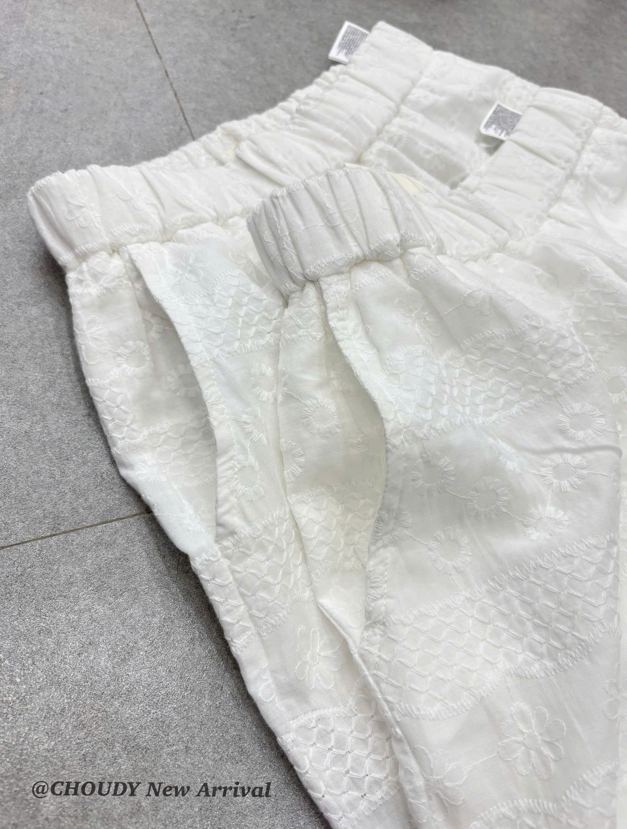 U575 QUẦN SUÔNG TRẮNG THÊU HOA_thumbnail_2