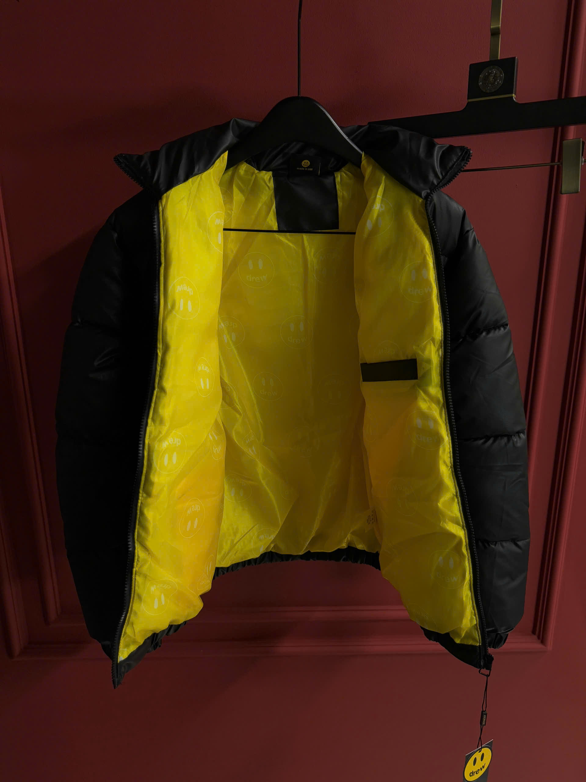 Áo Khoác Phao Drew Đen Lót Vàng_thumbnail_1