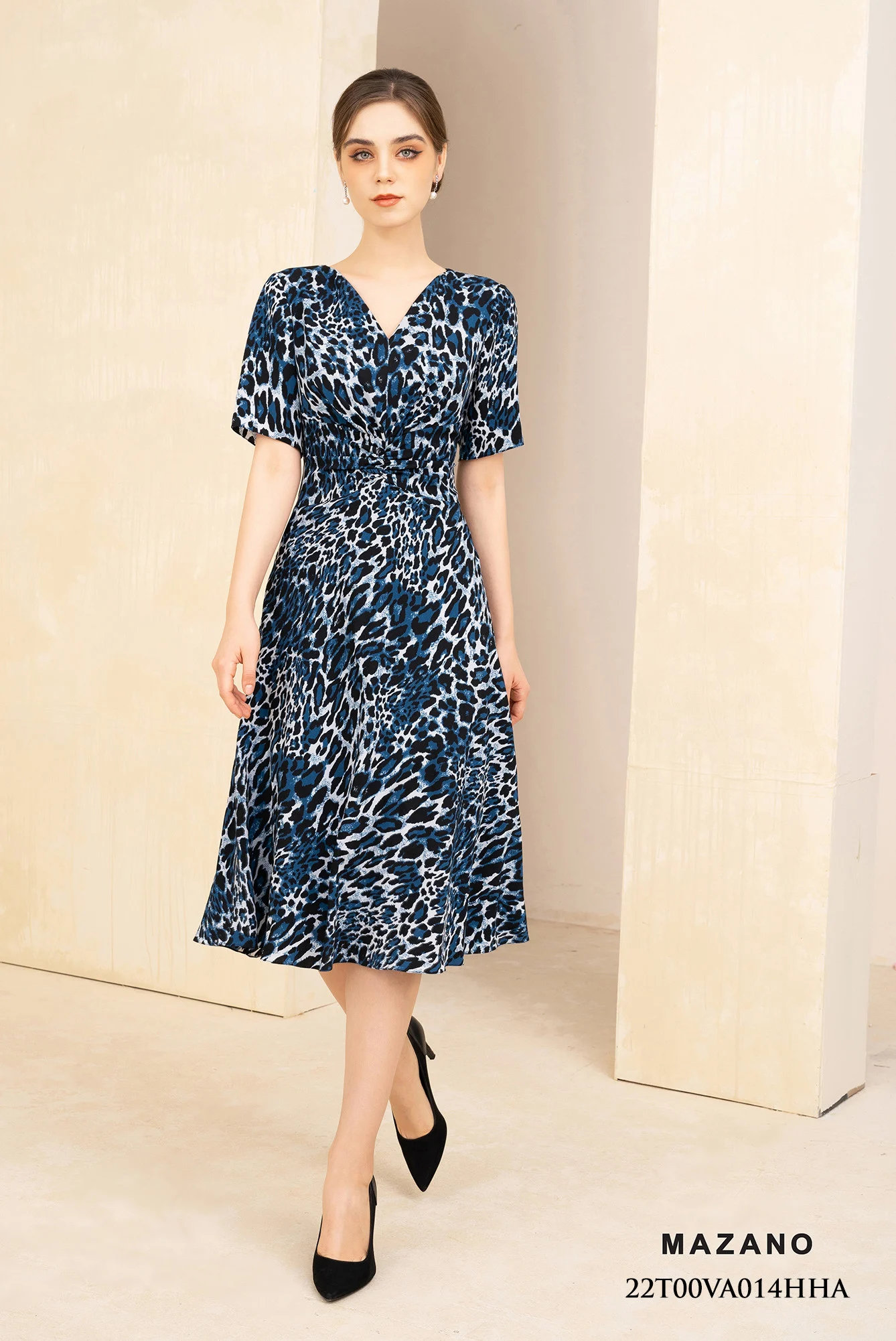 Đầm họa tiết da báo nhún eo chân rủ