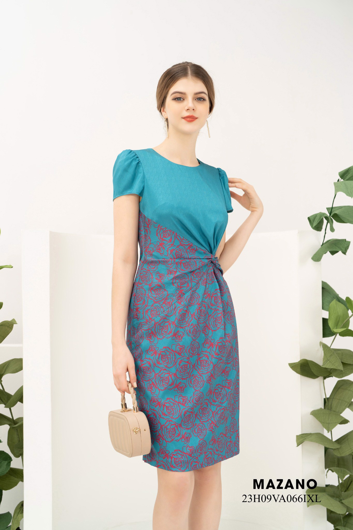 Đầm xanh xoắn eo họa tiết vân hoa hồng