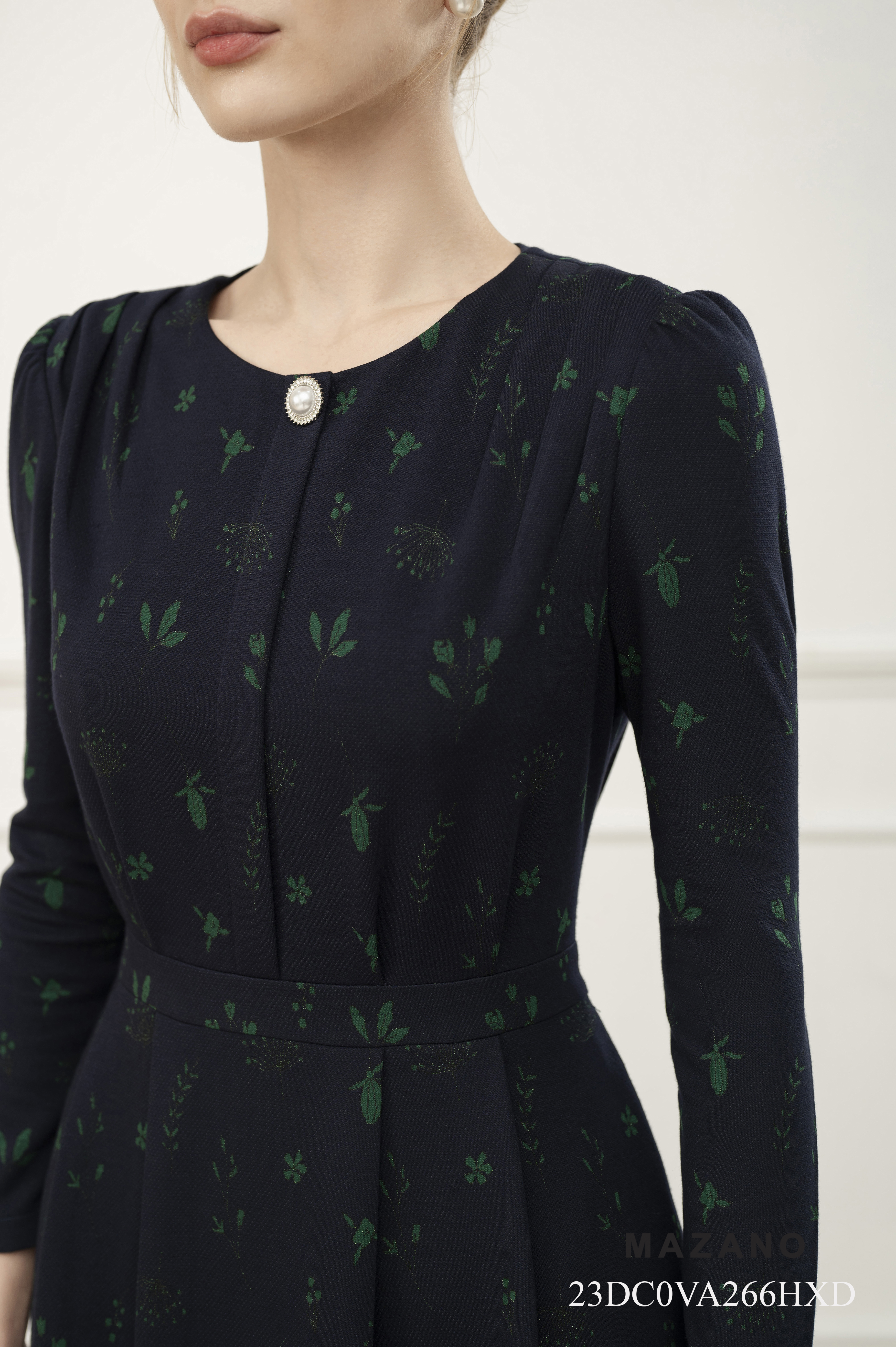 Đầm Dạ Xếp Ly Cổ Đính Cúc Đá_thumbnail_4