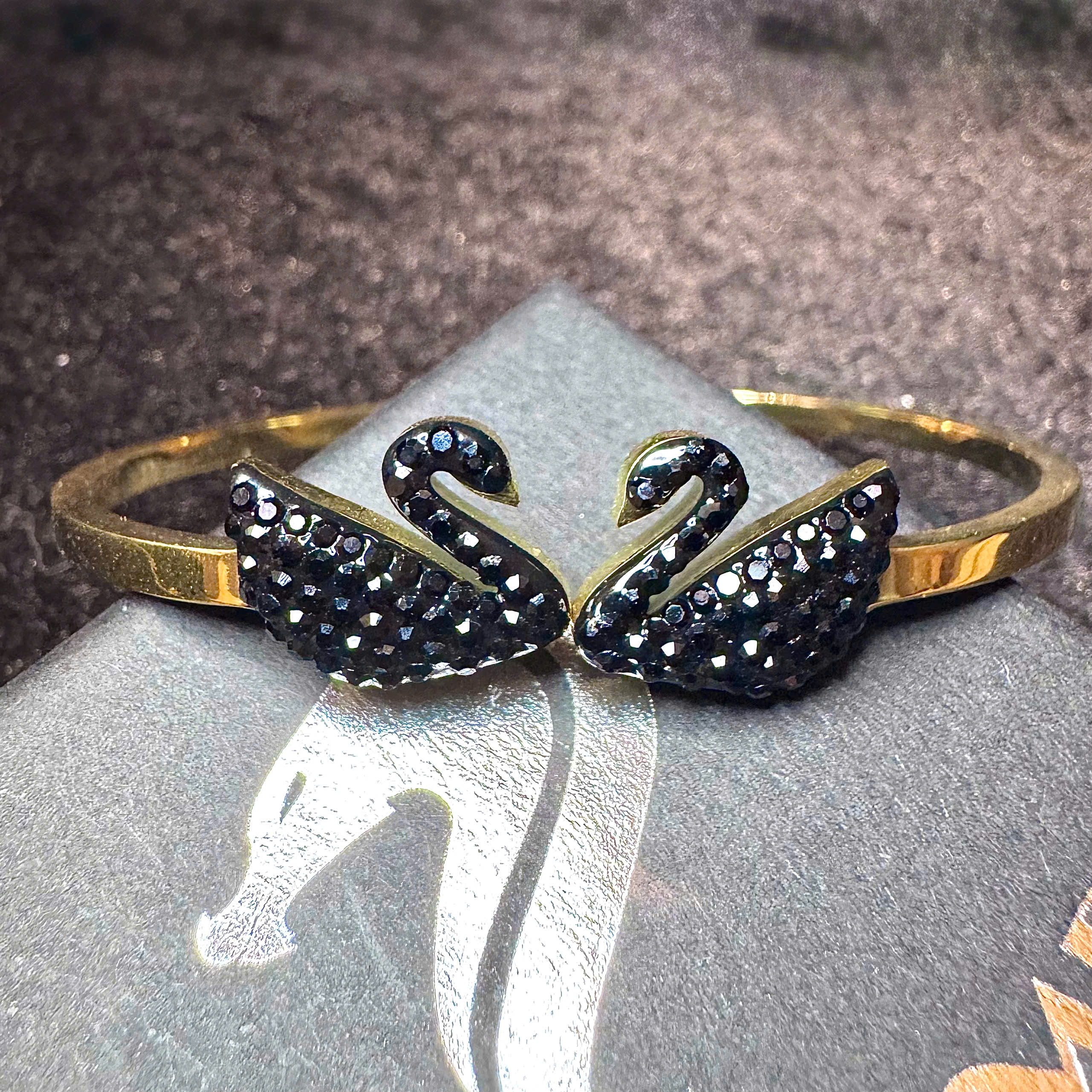 Vòng tay titan cuff vàng thiên nga đen_thumbnail_2