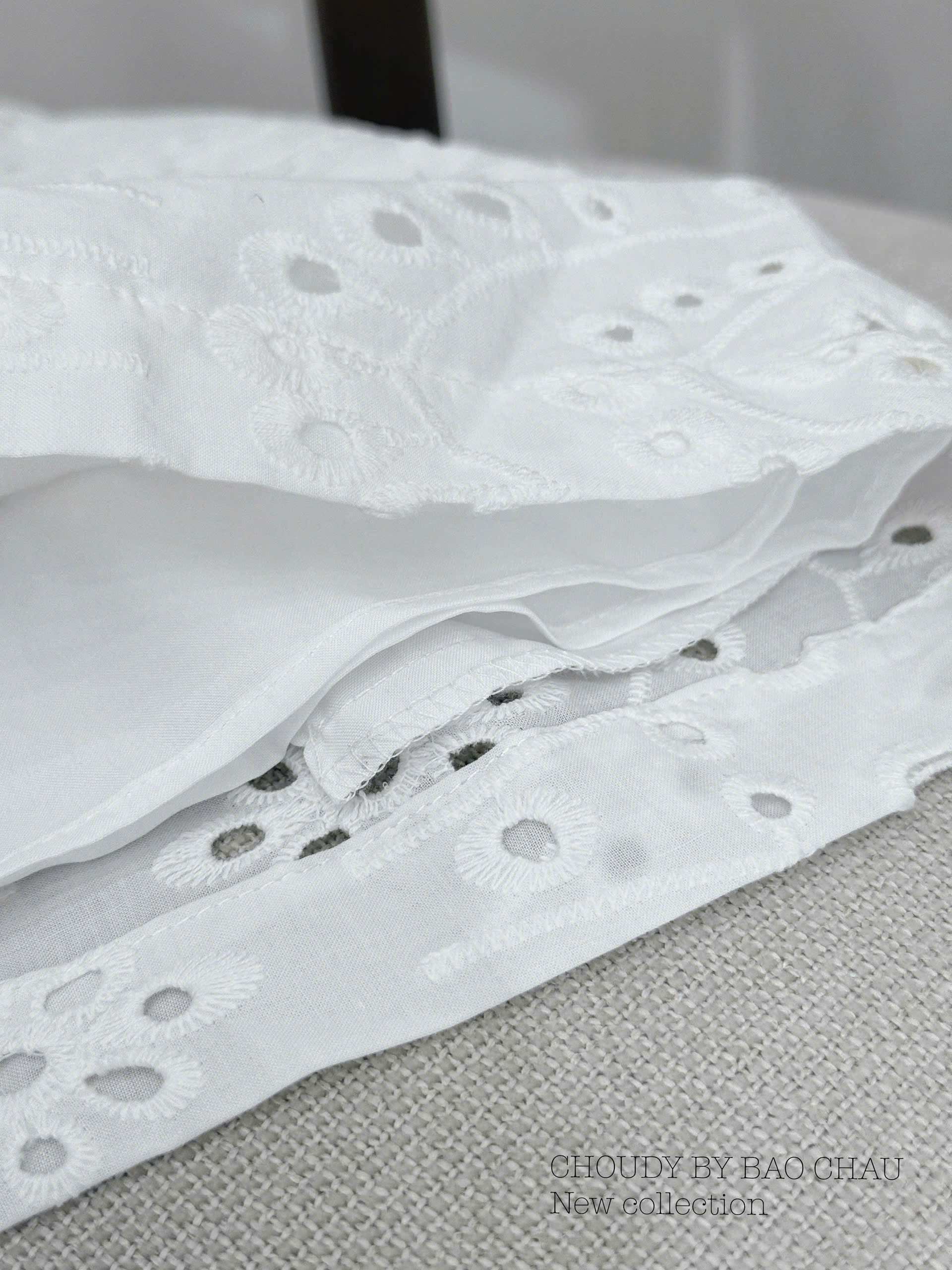 U770 QUẦN SHORT ĐỤC LỖ TRẮNG_thumbnail_3