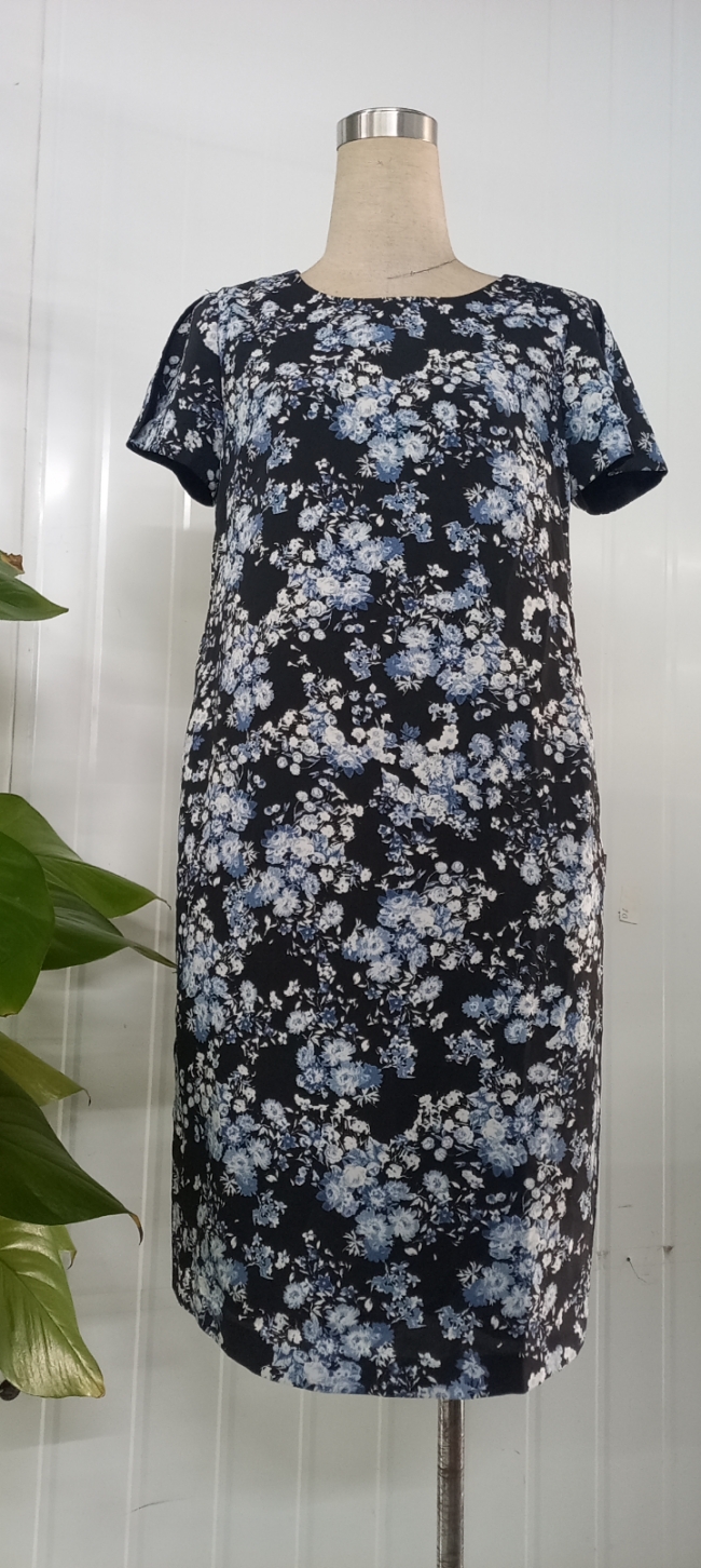 Đầm suông in hoa cổ tròn