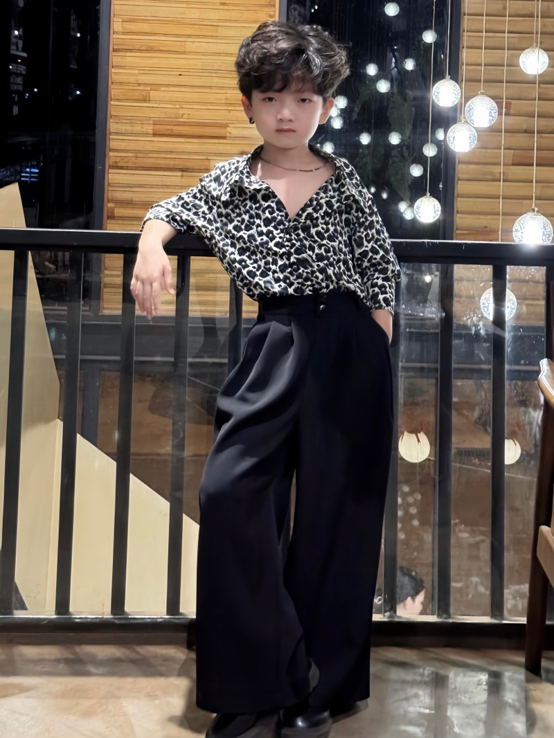 Bộ Quần Áo Lụa Beo Thoáng Mát, Dáng Rộng Cho Bé Trai (không bao gồm áo thun trắng bên trong).