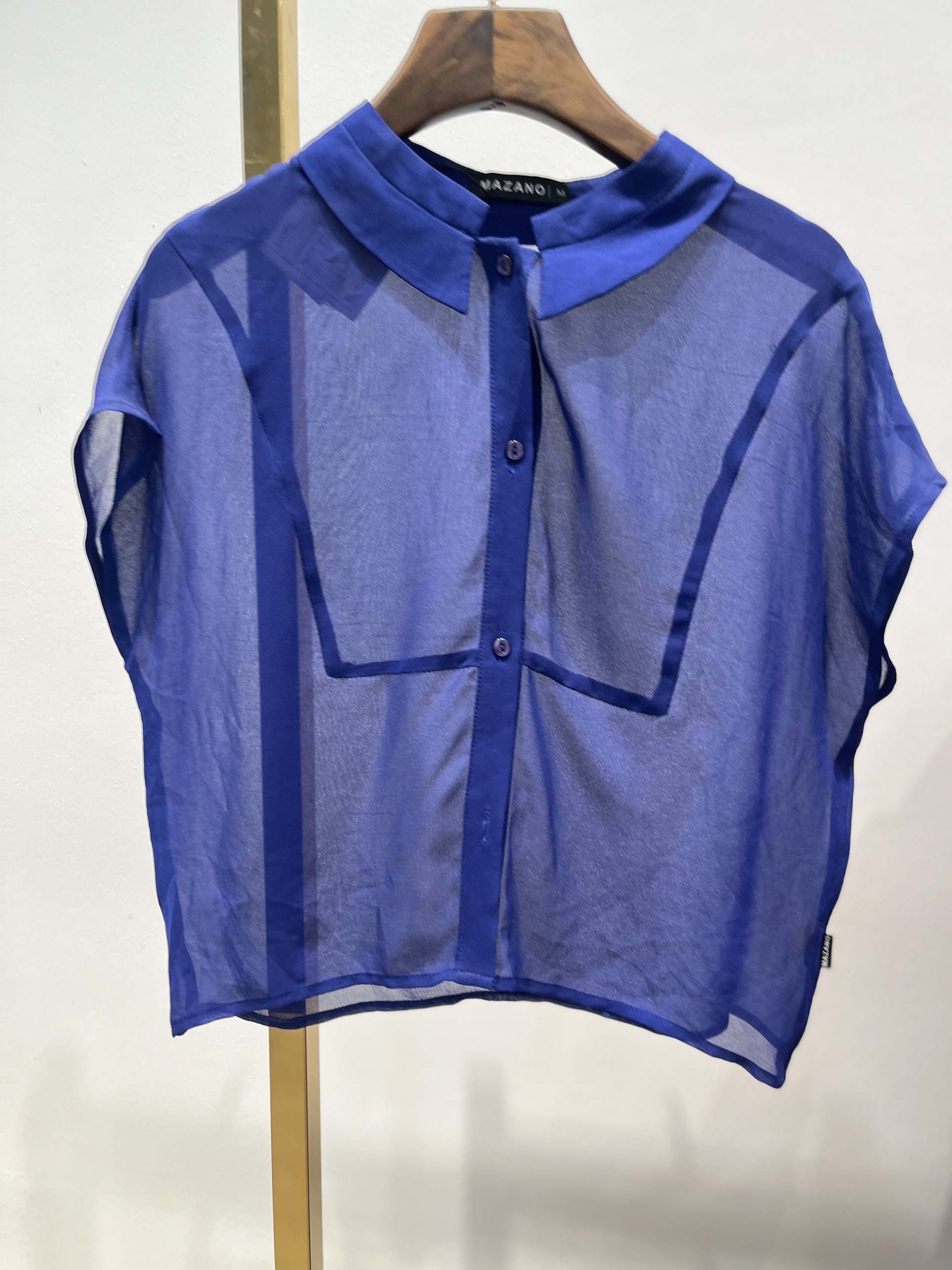 Áo sơ mi xanh sát tay