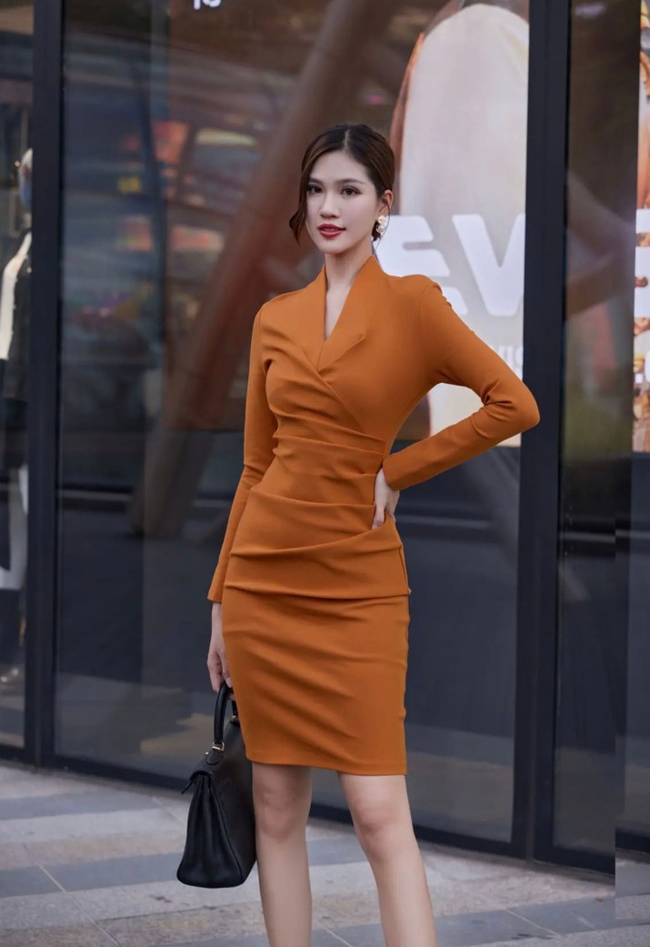 Đầm body xếp ly cổ V tay dài