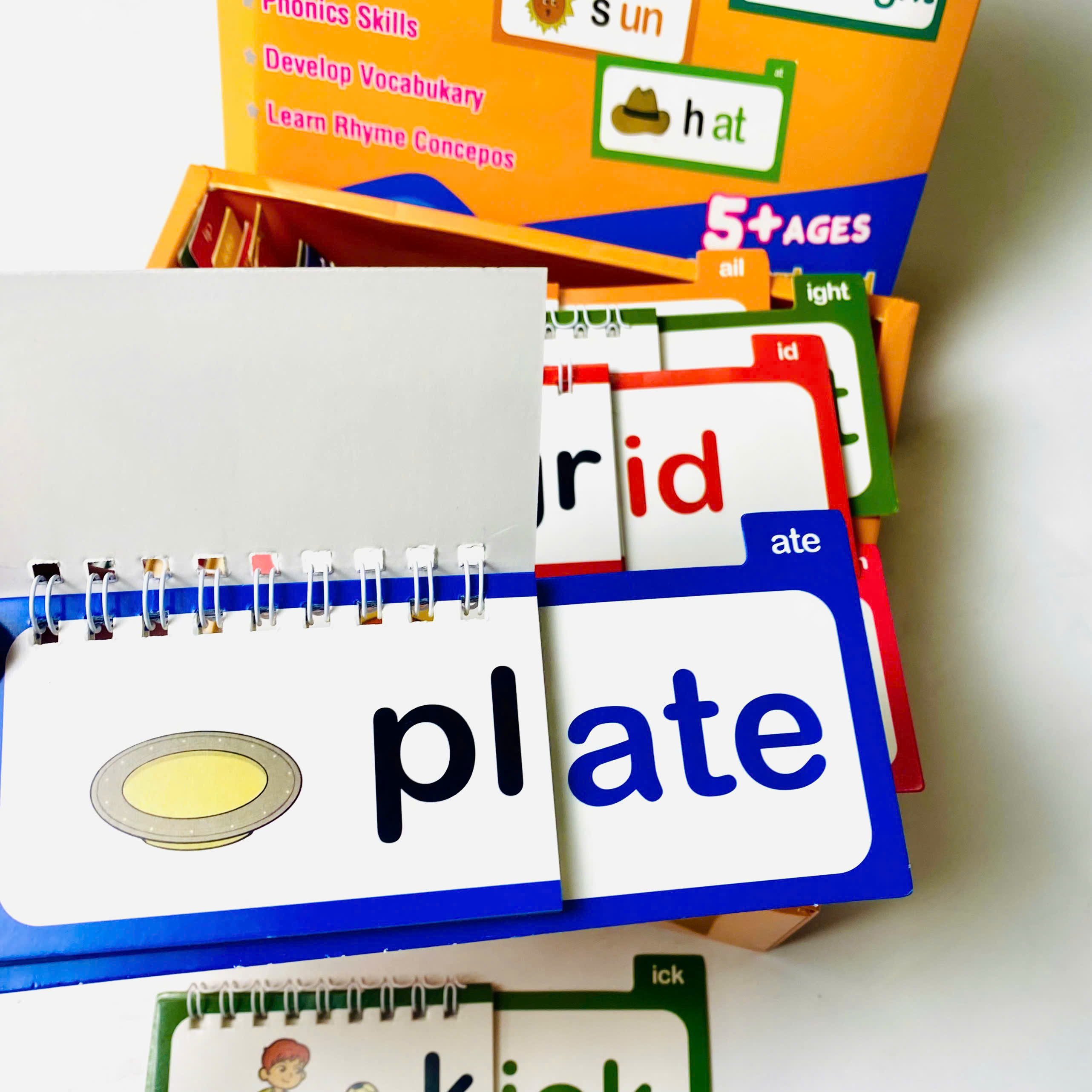 Bộ thẻ tập đánh vần Word Family Build Book_thumbnail_5