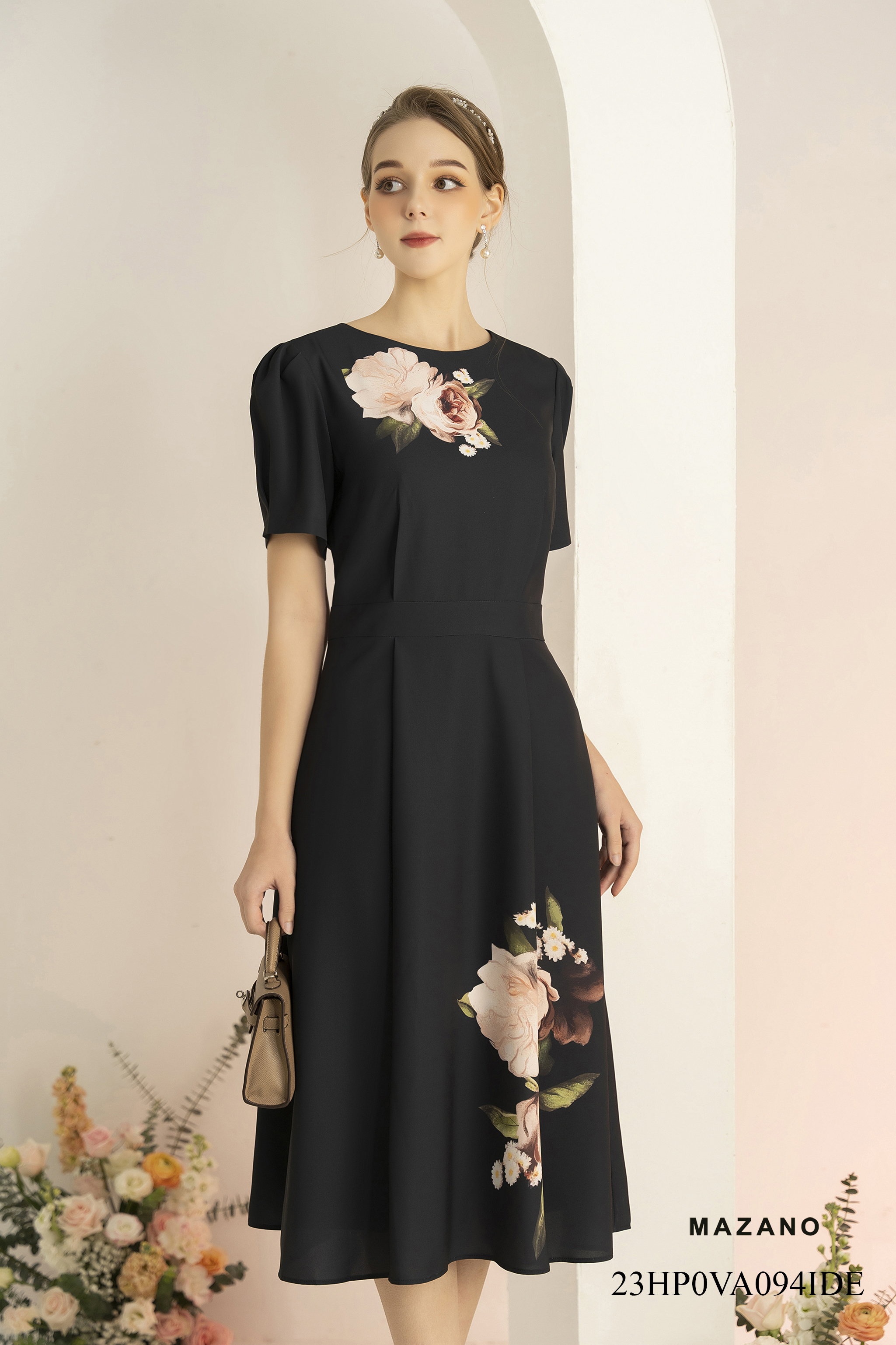 Đầm ôm che eo chân xòe nhẹ in họa tiết hoa nghệ thuật_thumbnail_4