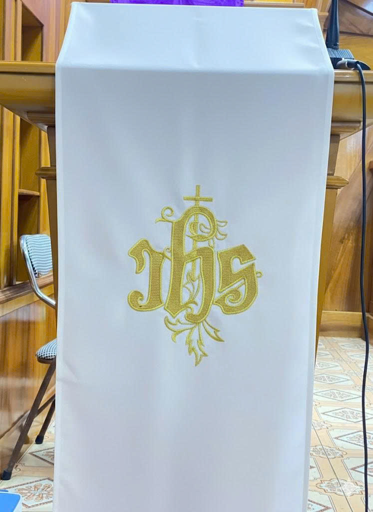 Khăn chải bục trắng - Phục vụ thánh lễ - Phẩm phục