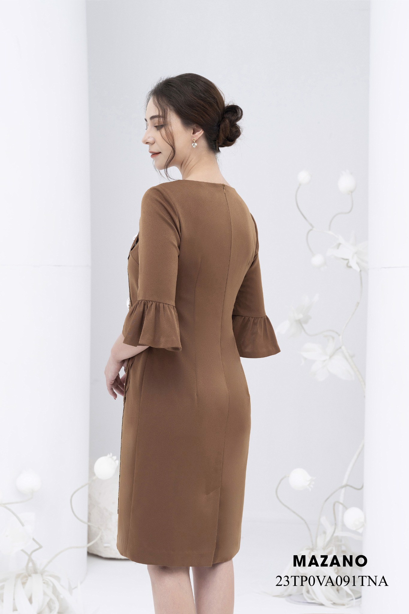 Váy Đầm Suông Vải thô lụa Đắp hoa 3D thủ công Cổ tròn Tay lỡ Dài đến gối_thumbnail_3