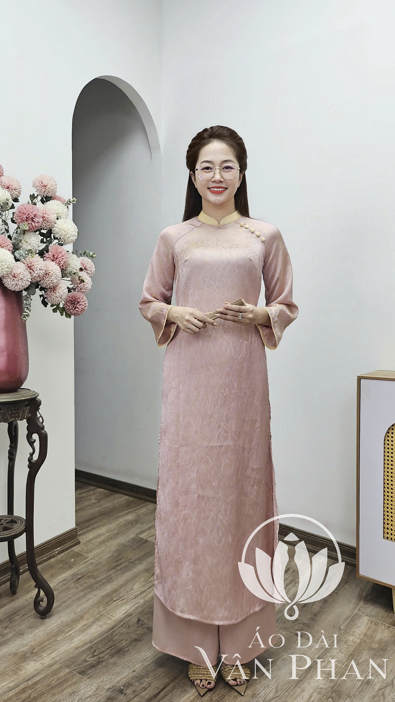 CT322 áo dài cách tân tơ óng hồng 2p tay loe