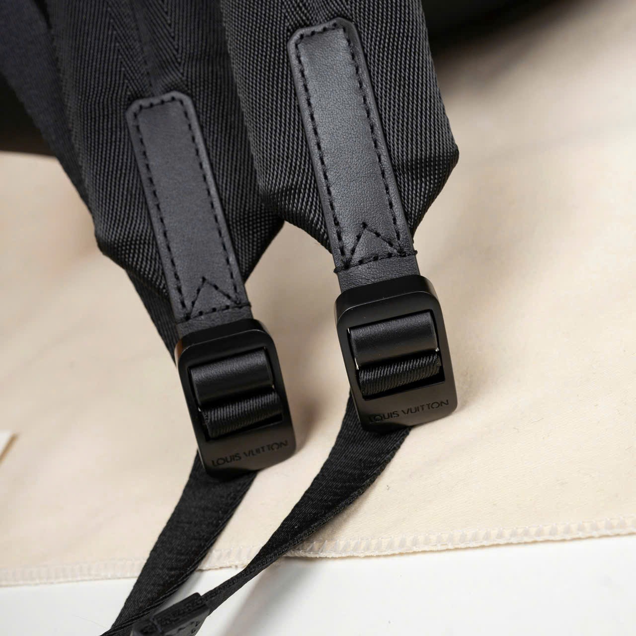 Ba lô Louis Vuitton Takeoff full đen_thumbnail_7