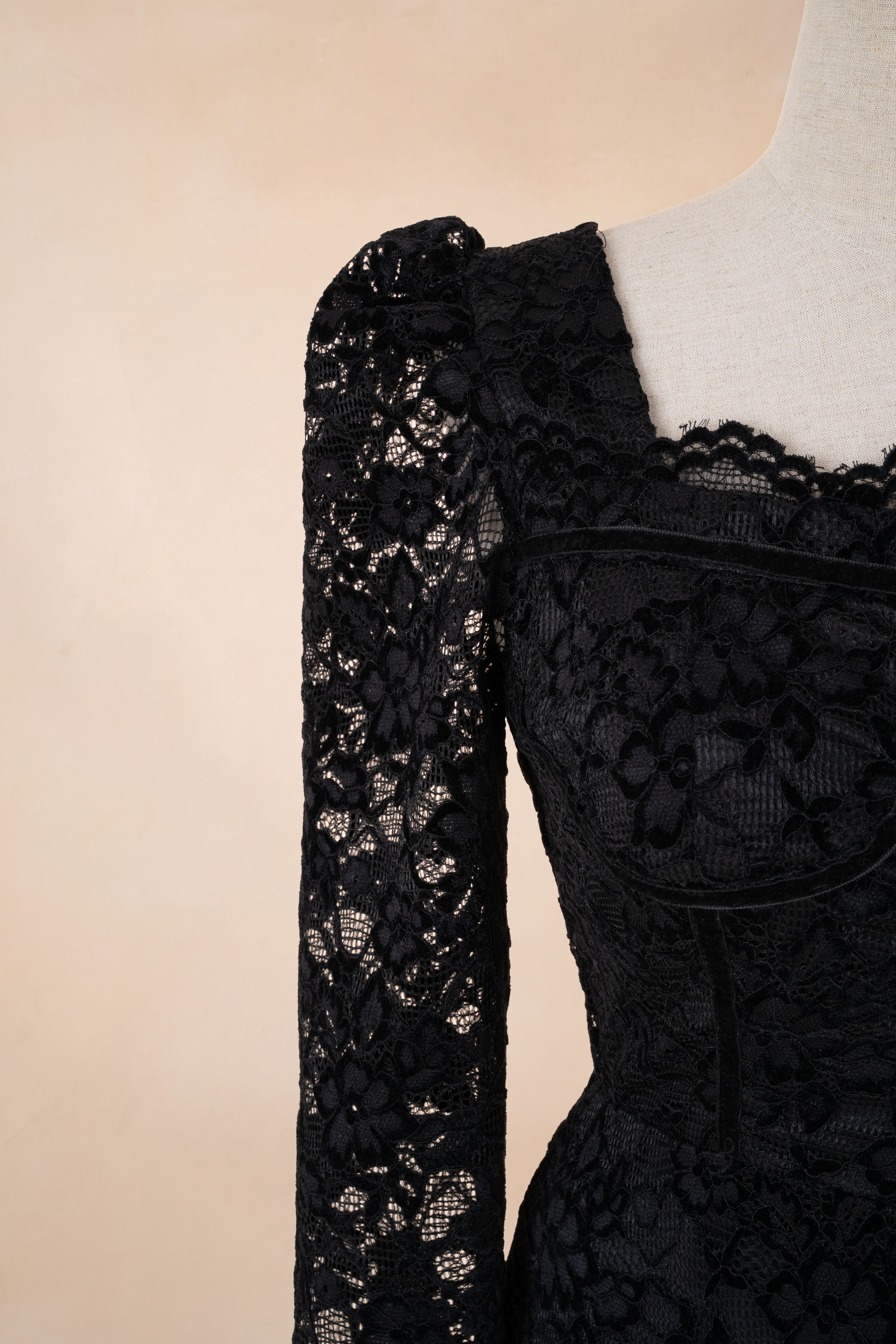 Đầm Suông Hoa Cổ Vuông Tay Dài_thumbnail_3