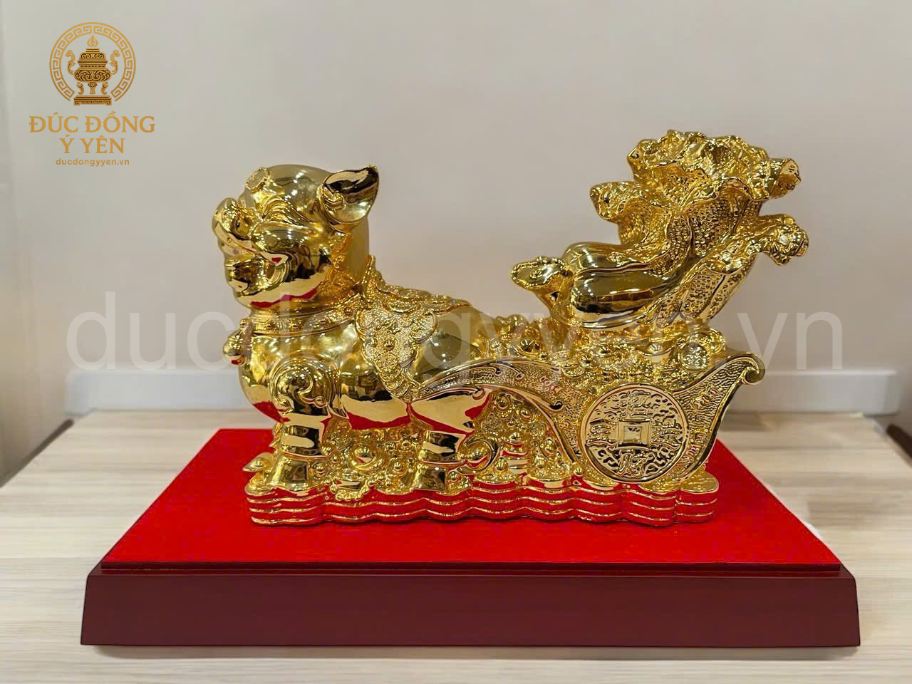 Tượng heo bằng đồng mạ vàng  kéo xe bắp cải, tiền vàng