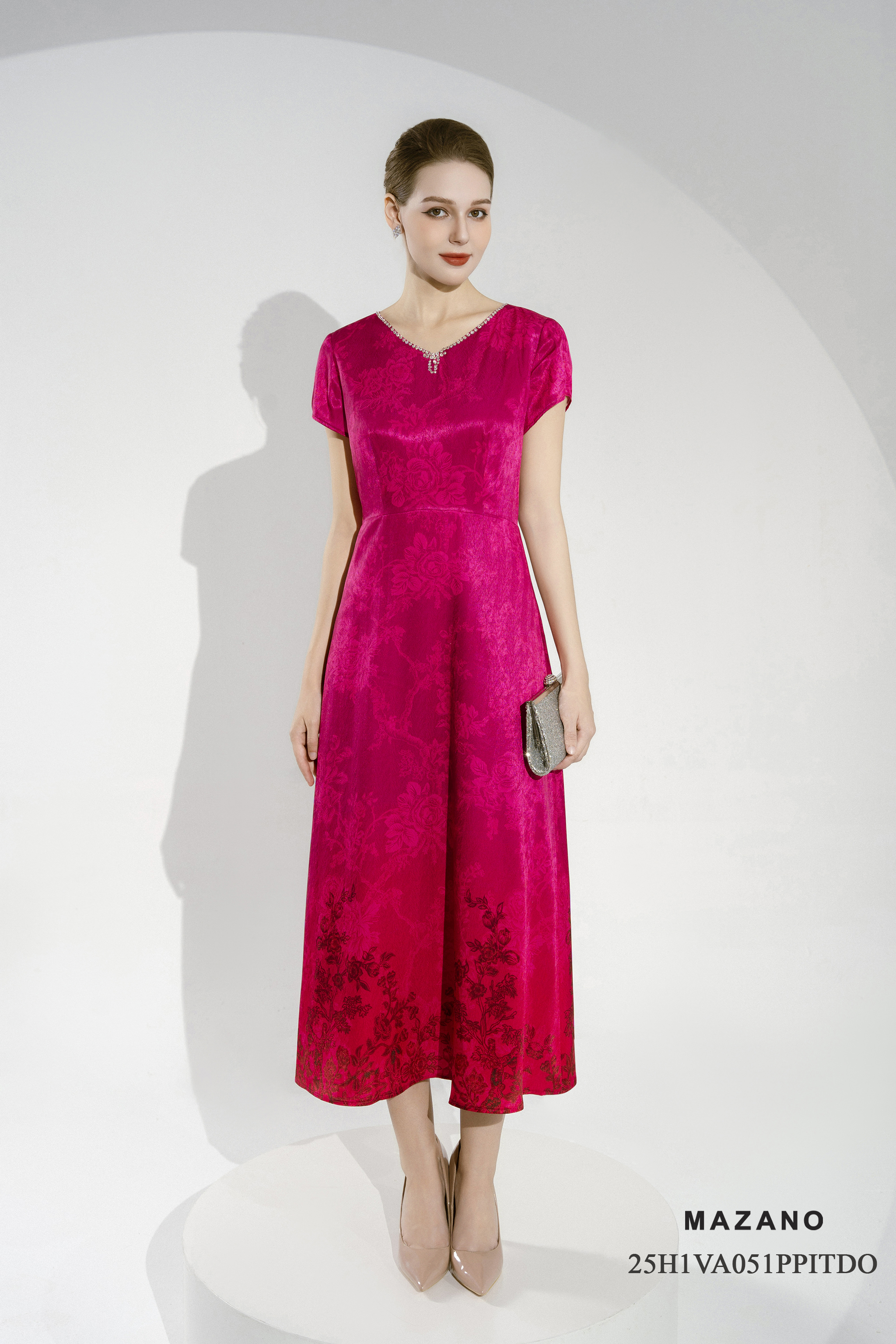 Váy Đầm Ôm Vải lụa vân chìm Hoạ tiết hoa hồng cách điệu Cổ V Đính đá thủ công Tay ngắn Dài trên mắt cá