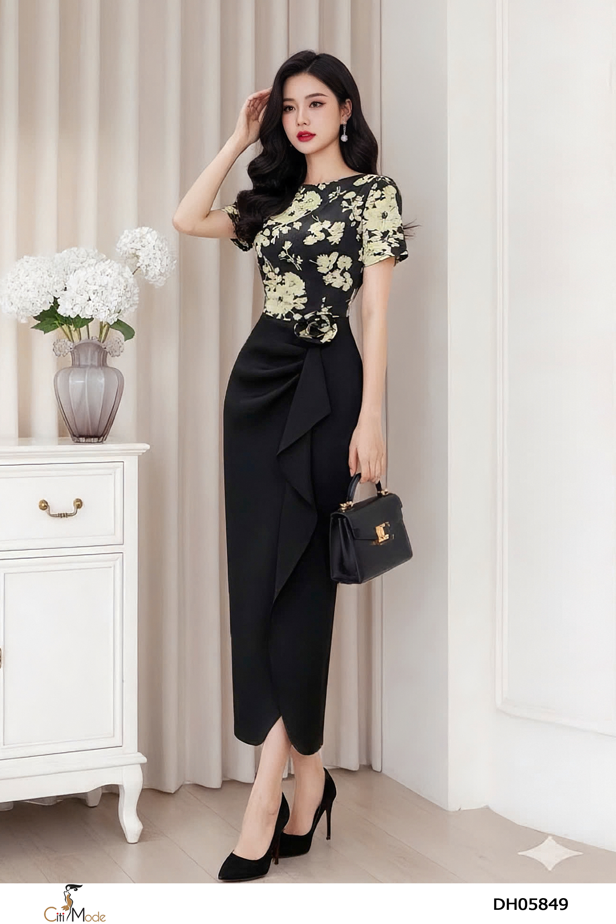 Đầm họa thiết đen trăng phối chân ôm tay cánh tiên đen