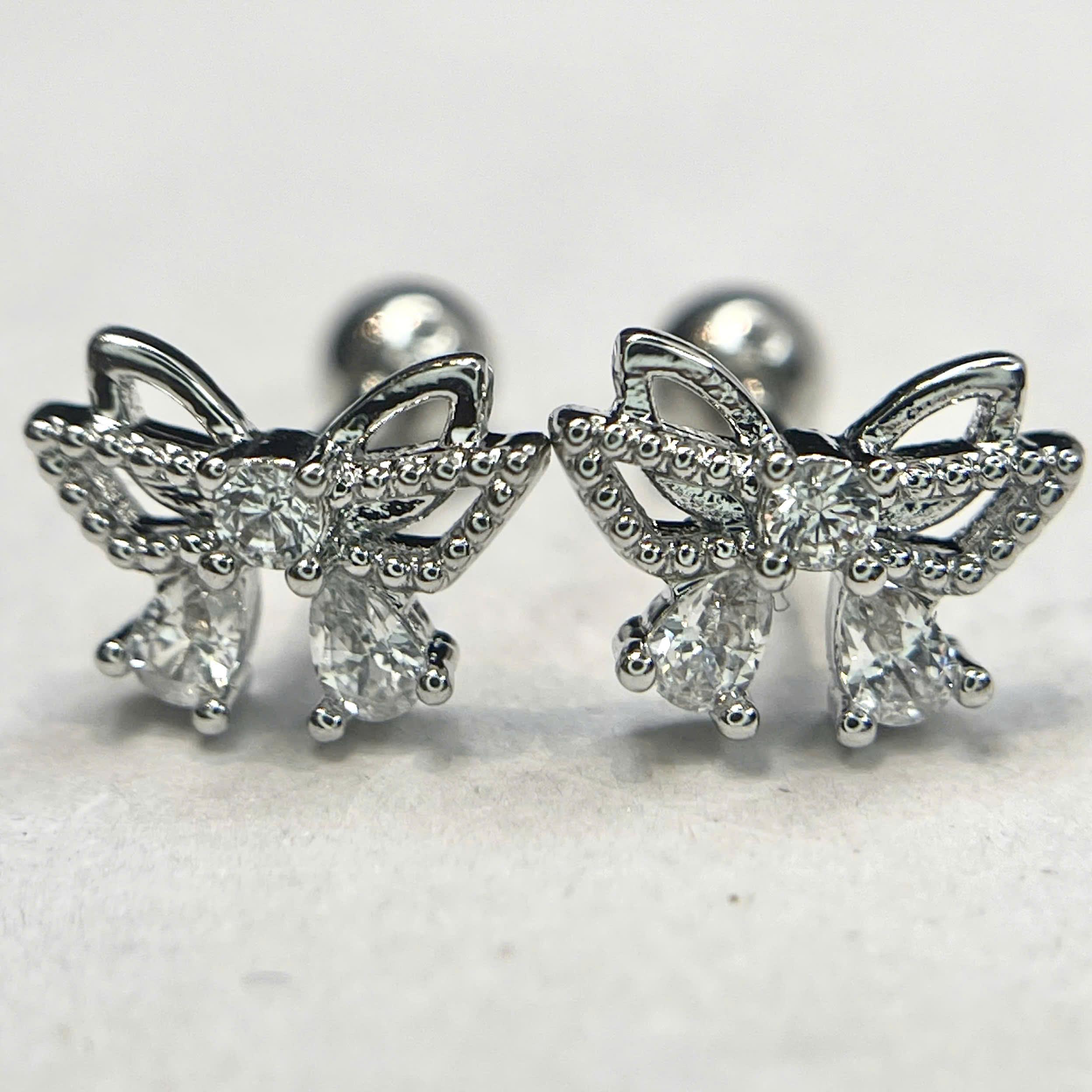 Khuyên kiểu bướm nơ trắng dẹt