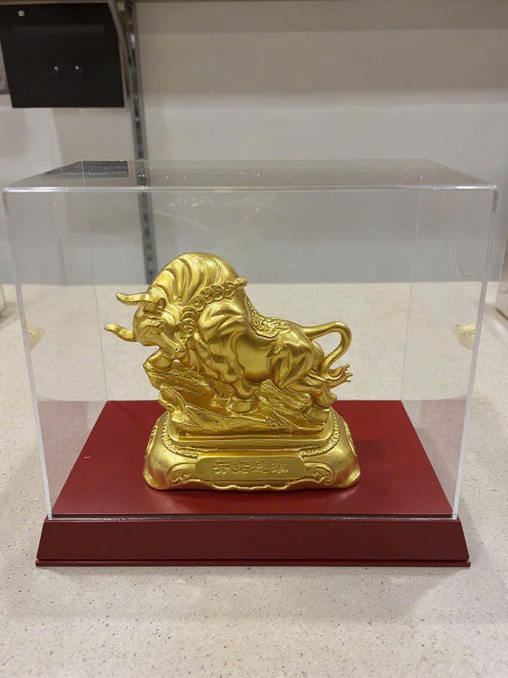 Tượng bò tài chính bằng đồng dát vàng 9999_thumbnail_0