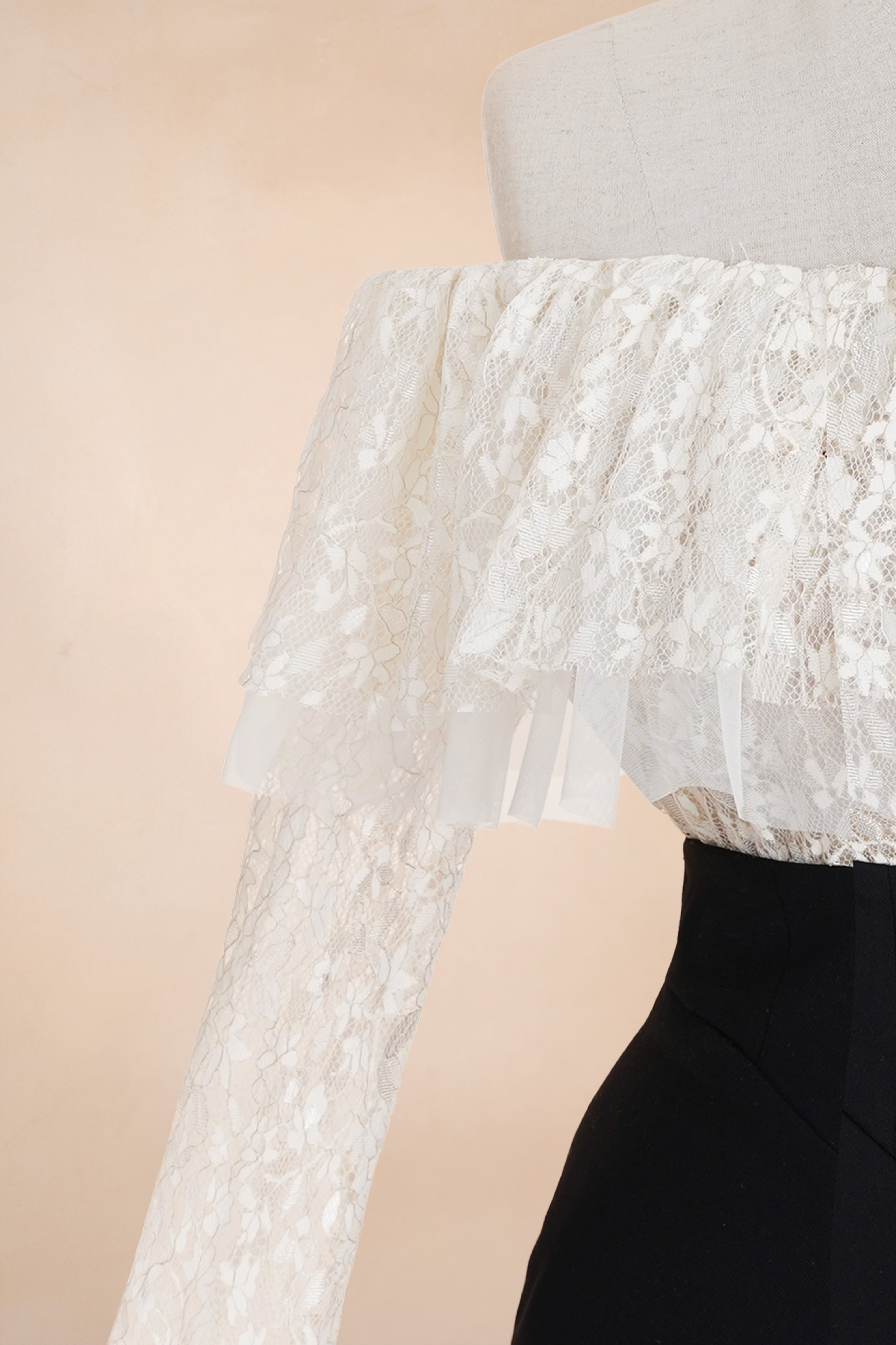 Áo Trễ Vai Phối Bèo Ren Tay Loe_thumbnail_2