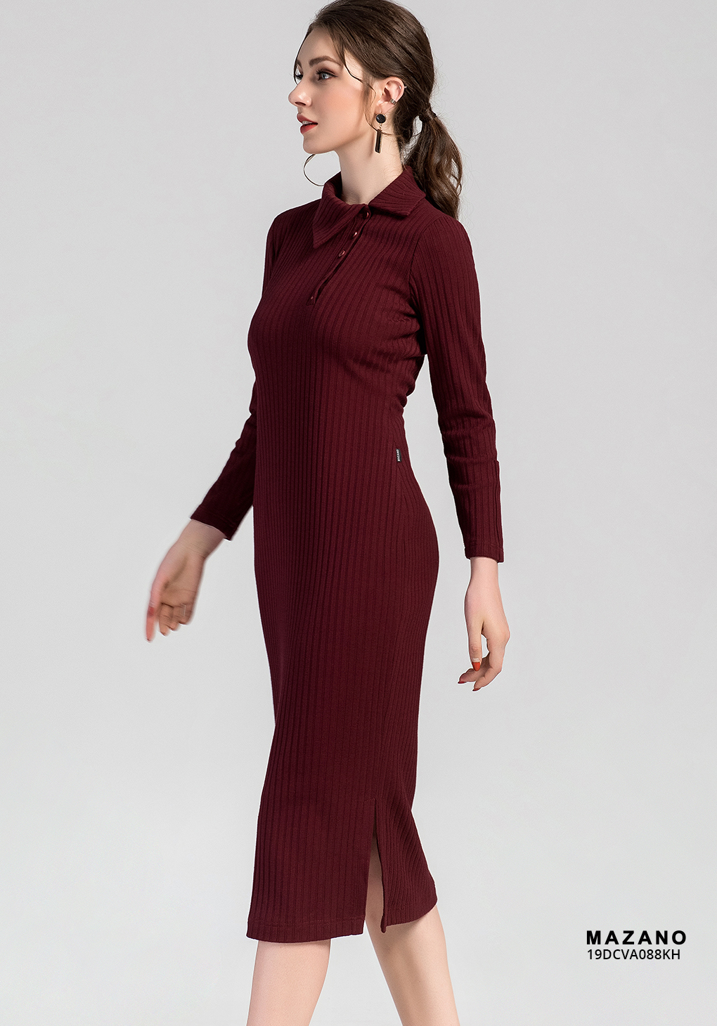 Đầm ôm đỏ cổ cách điệu cúc lệch