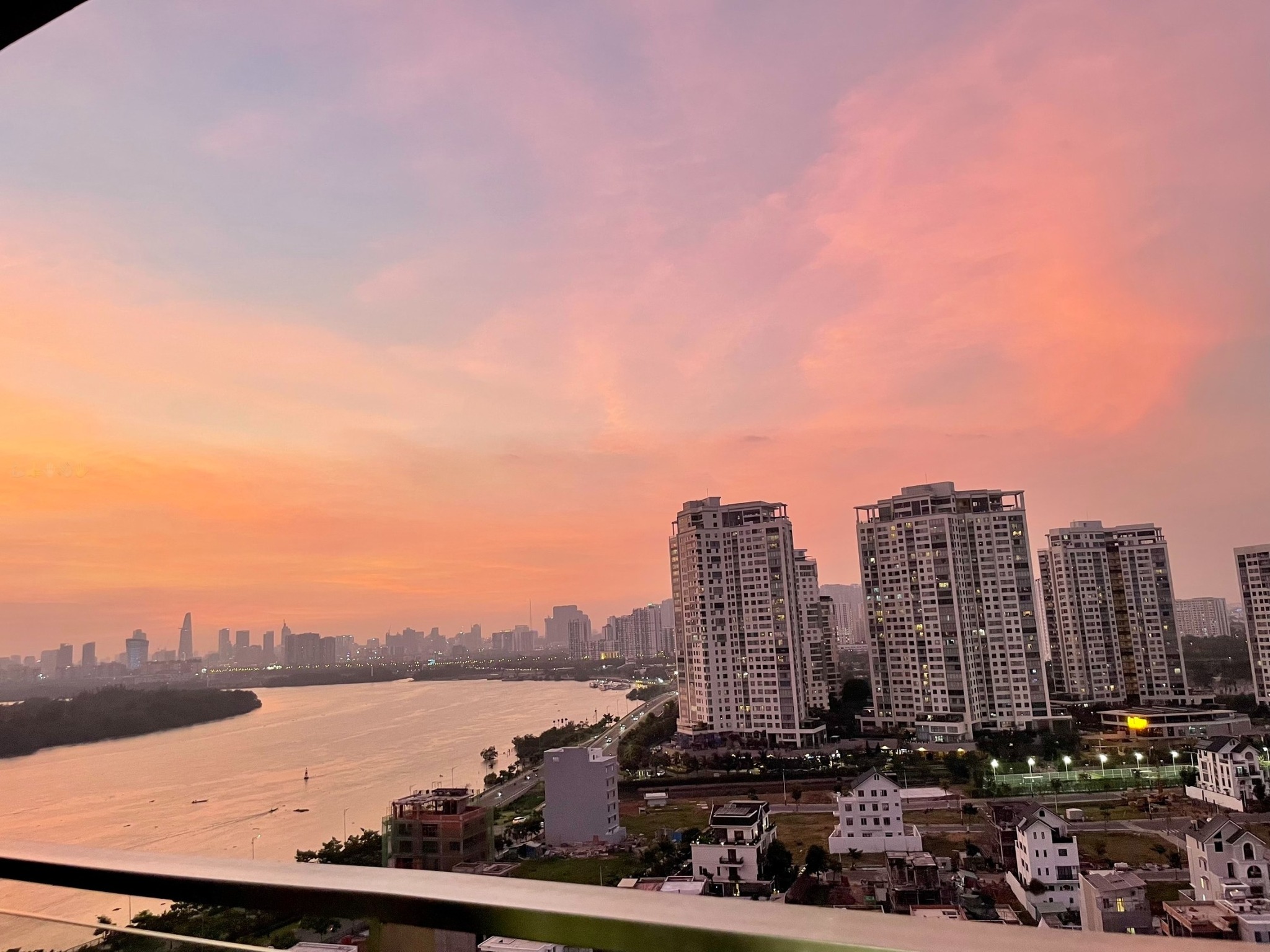 Bán căn hộ 3 phòng ngủ One Verandah - View sông SG, tầng cao, ban công Tây Bắc - Ngắm pháo hoa_thumbnail_2