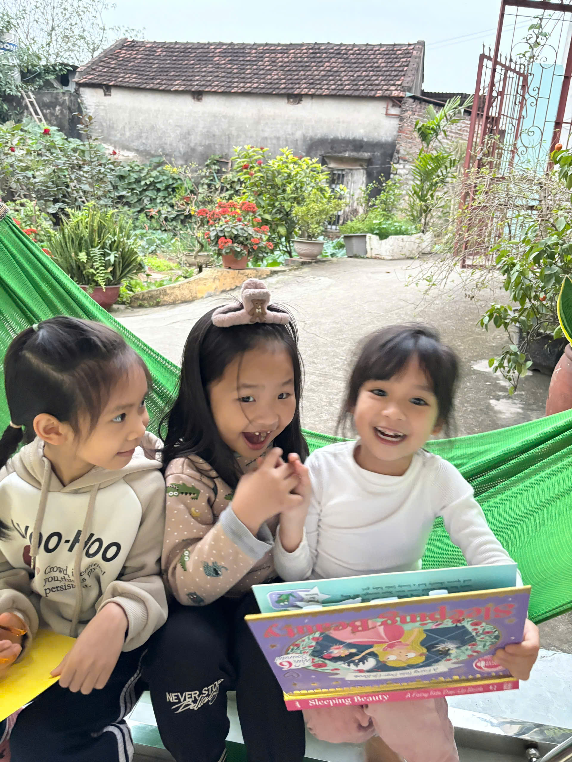 FAIRYTALES POP-UP SOUND BOOK: SLEEPING BEAUTY (North Parade)_thumbnail_18