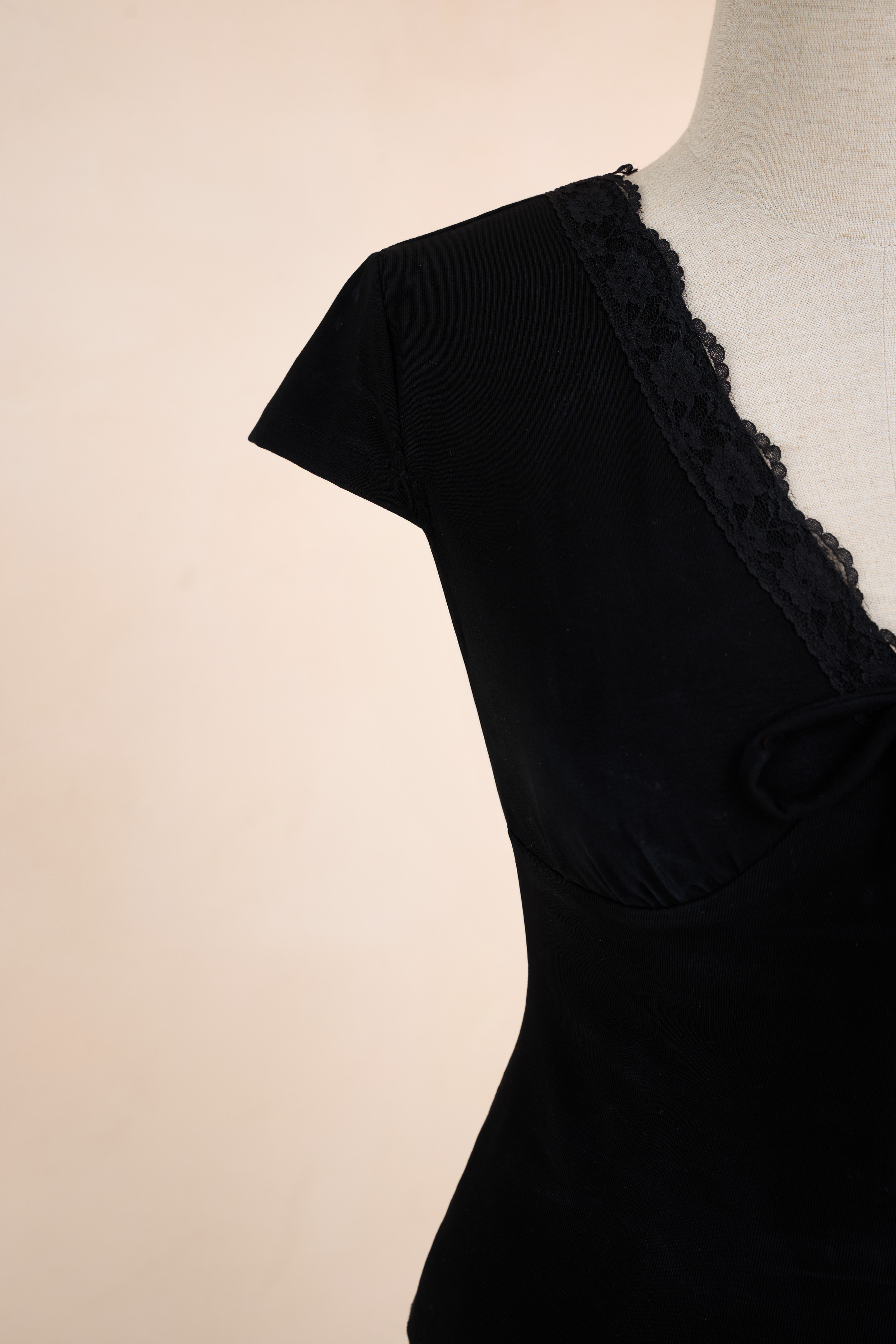 Áo Cổ V Viền Ren Nơ Ngực_thumbnail_2