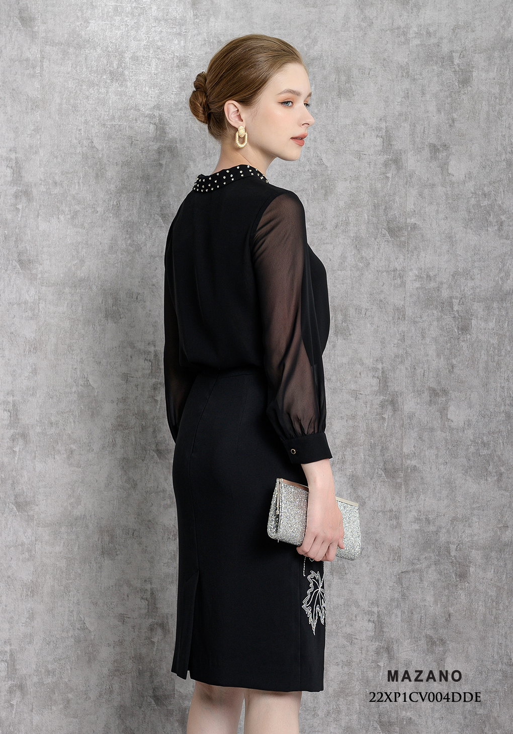 Chân  váyJuyp vải Tuytxi len màu đen thêu họa tiết bố cục