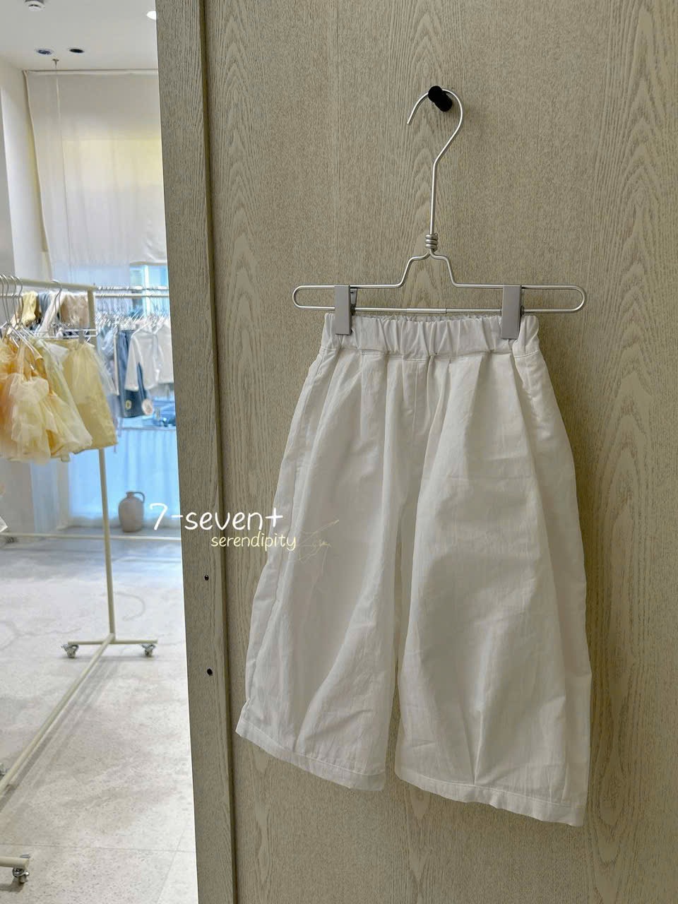 (H136) quần thô ống xuông màu trắng hãng Seven_thumbnail_0