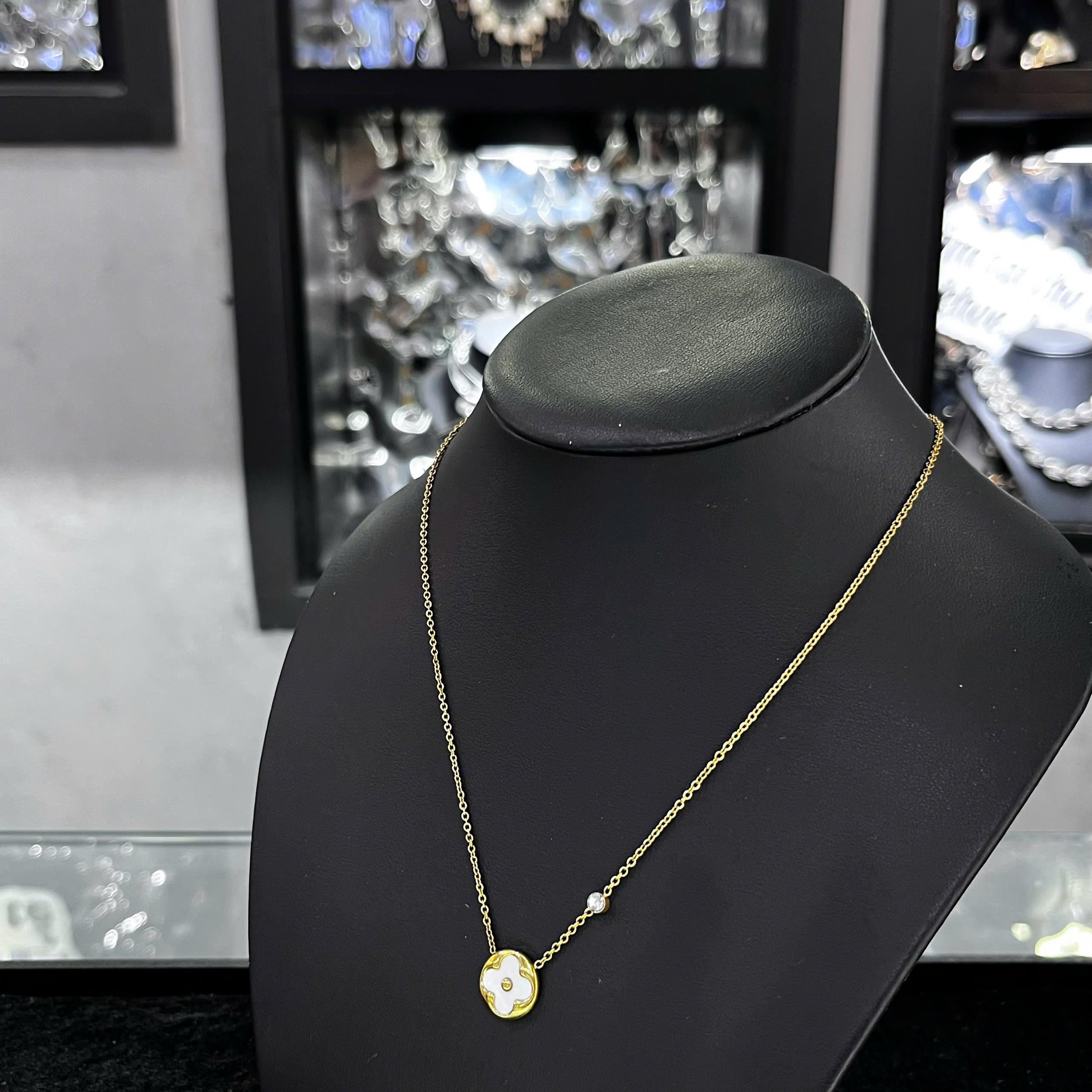 Vòng cổ titan vàng charm hoa 4 lá._thumbnail_3