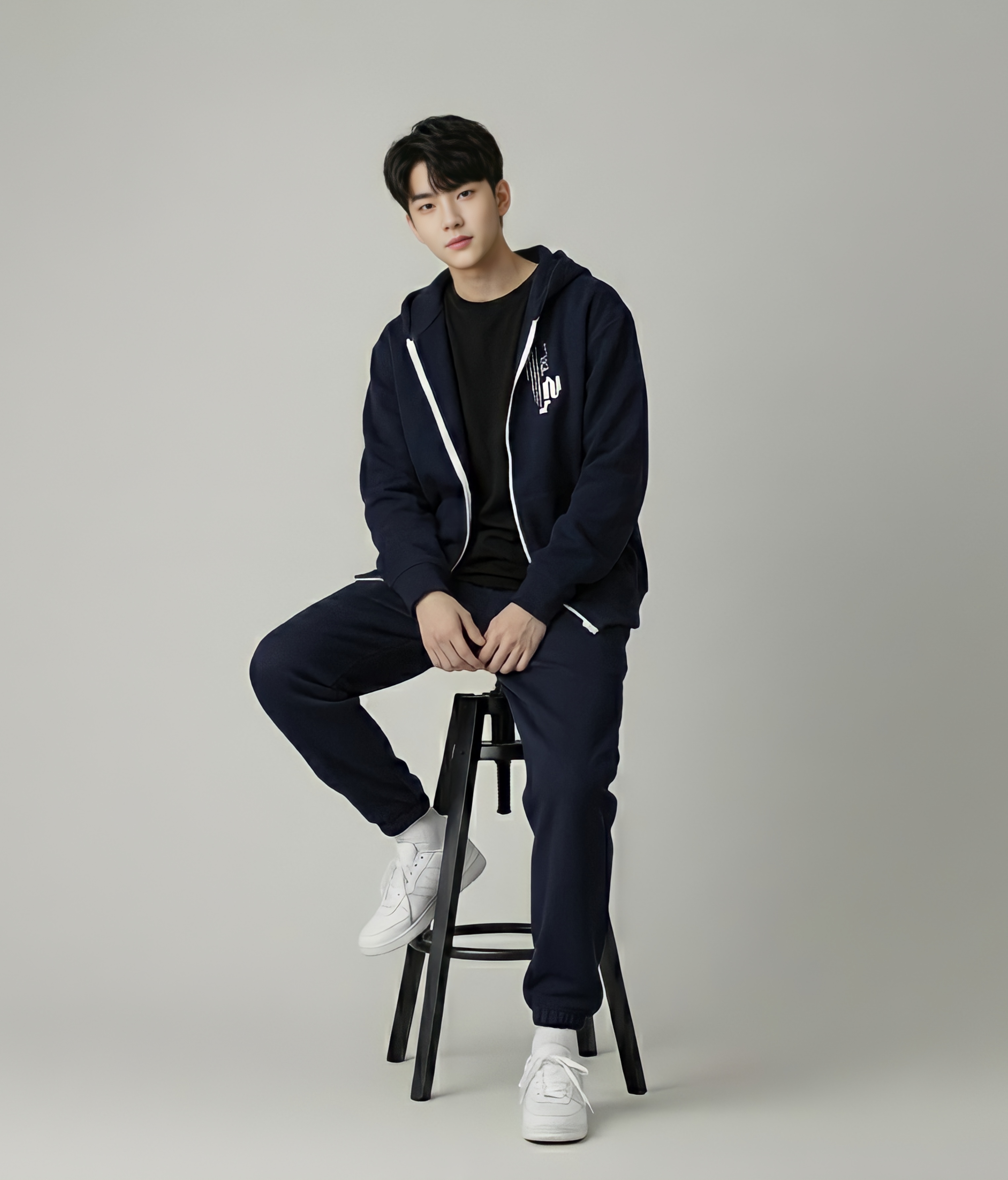 Áo khoác nỉ navy in chữ trắng