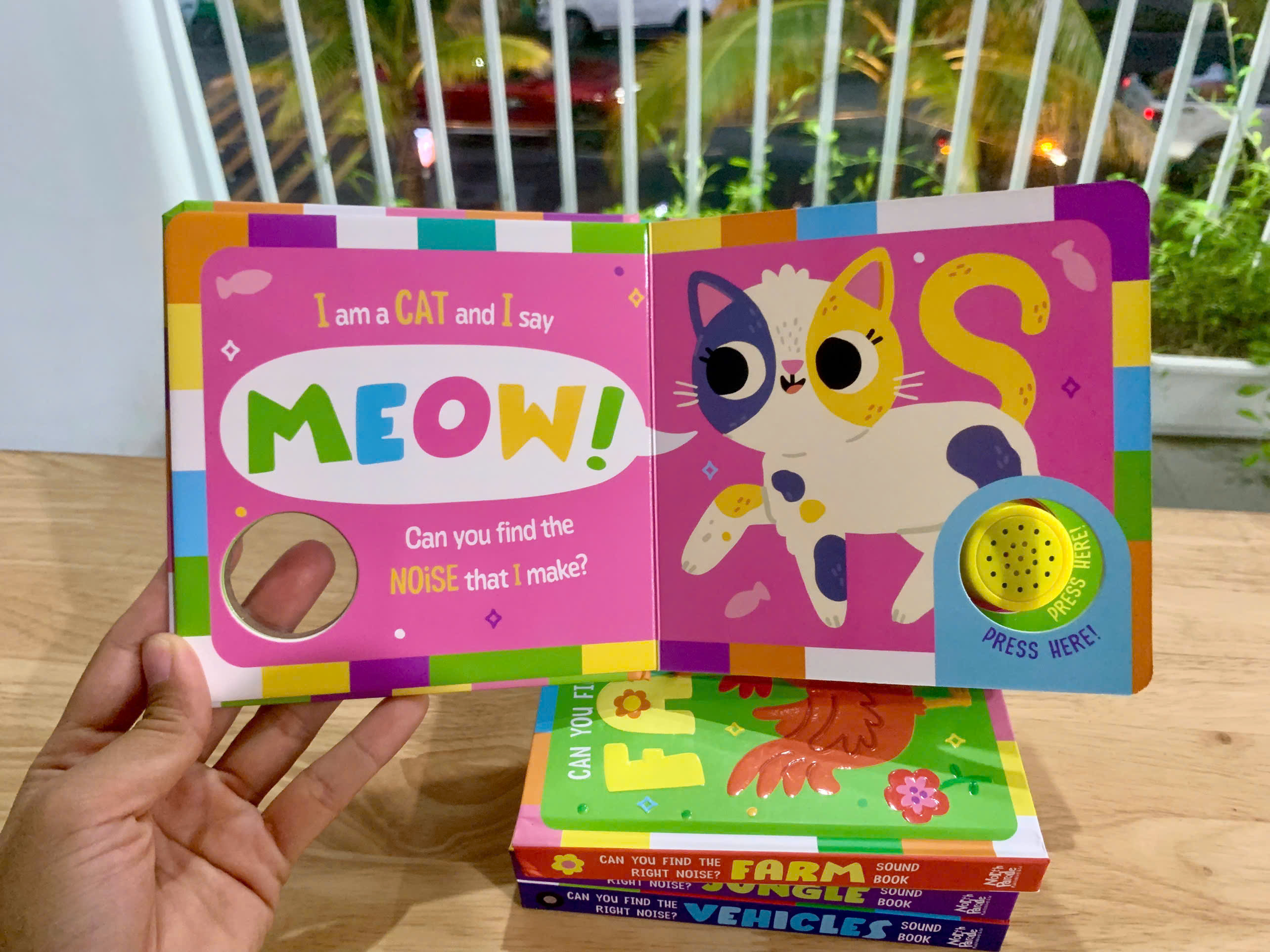 ROUND BUTTON SOUND BOOK - PETS_thumbnail_10