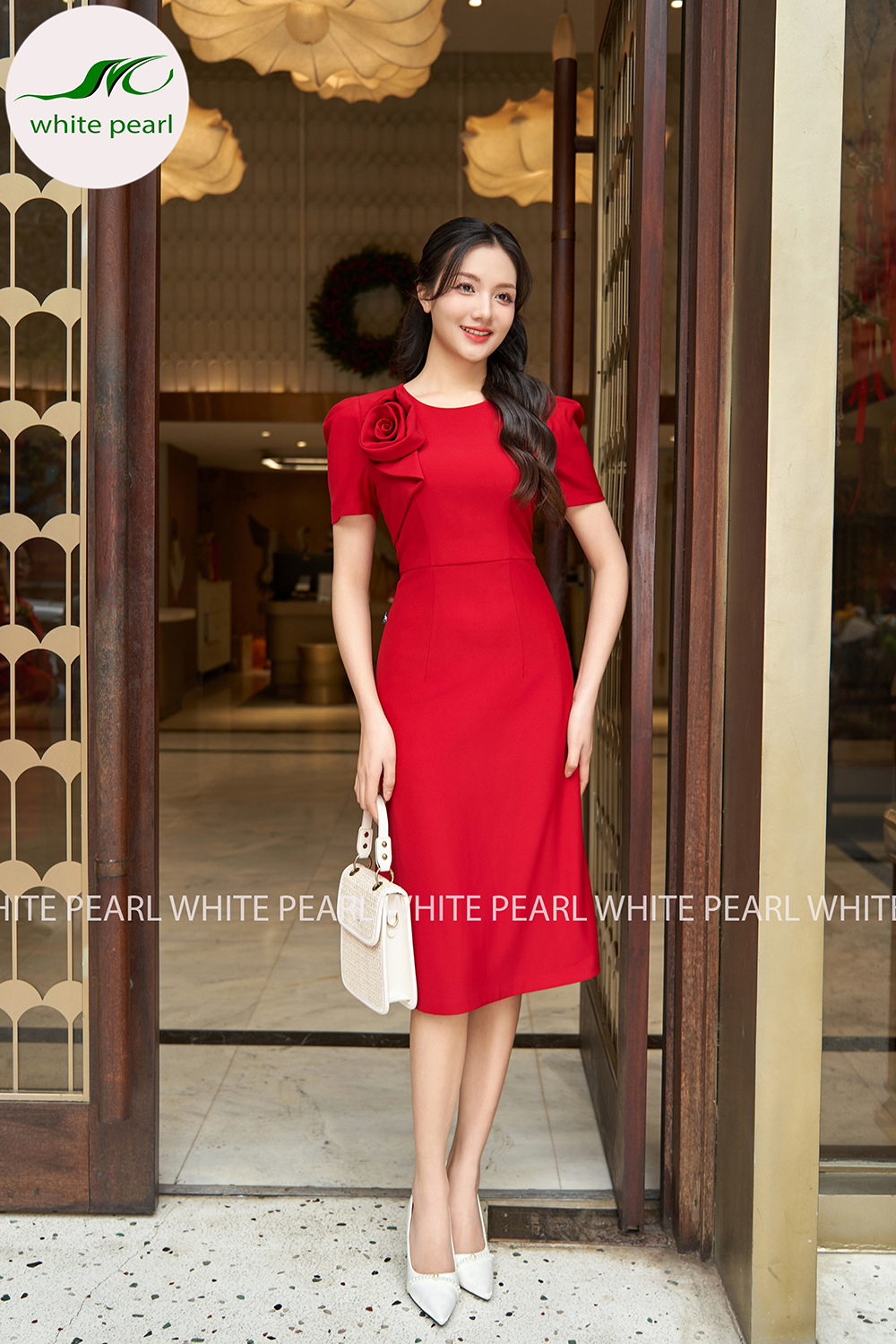 Đầm chữ A cổ tròn đính hoa màu đỏ D2402 thời trang công sở cao cấp White Pearl_thumbnail_2