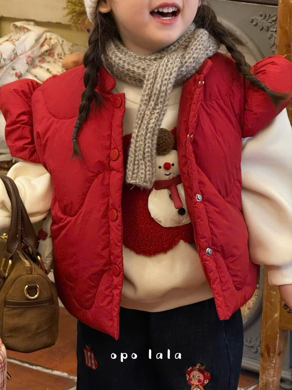 (G231) Áo nỉ lót bông màu kẹm họa tiết người tuyết màu đỏ_thumbnail_0
