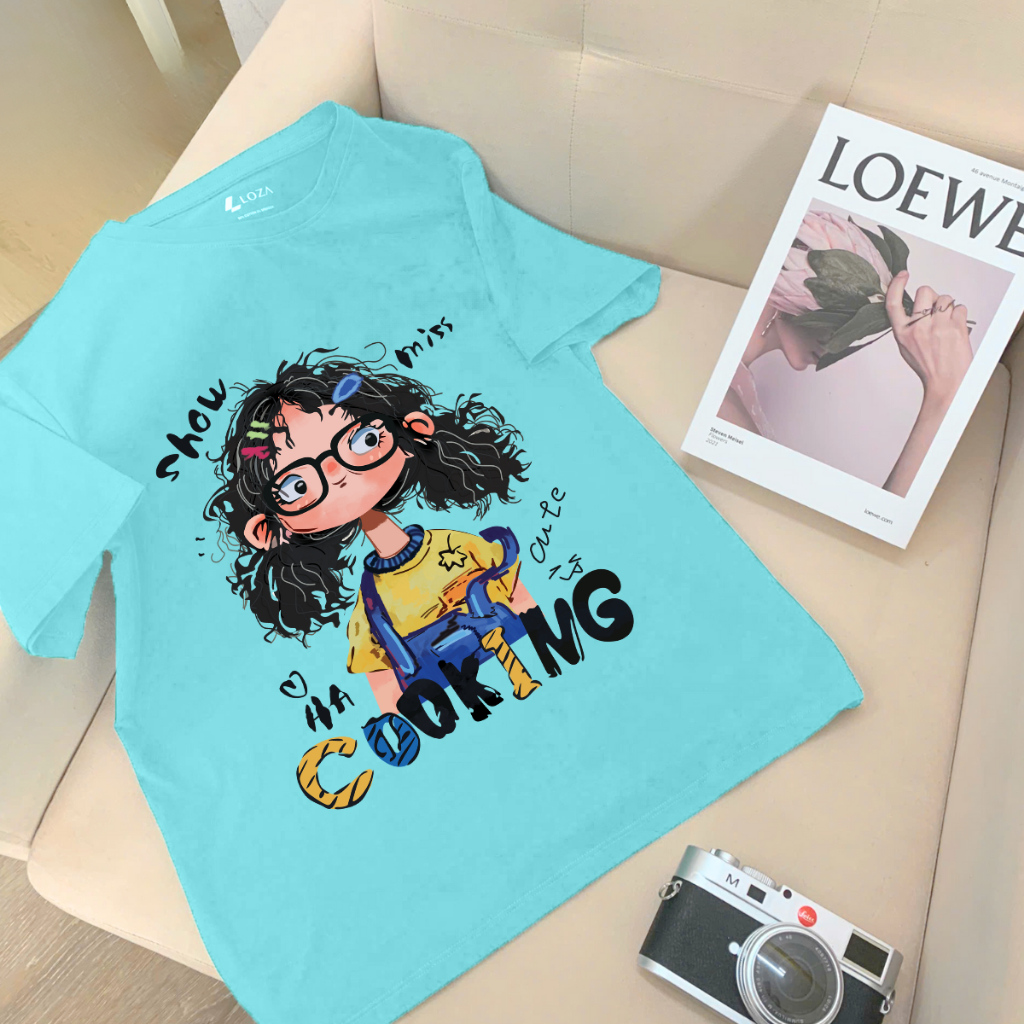 Áo thun nữ dáng rộng in hình Cô gái tóc xù Cooking chất liệu thun cotton - Loza RT8263_thumbnail_5
