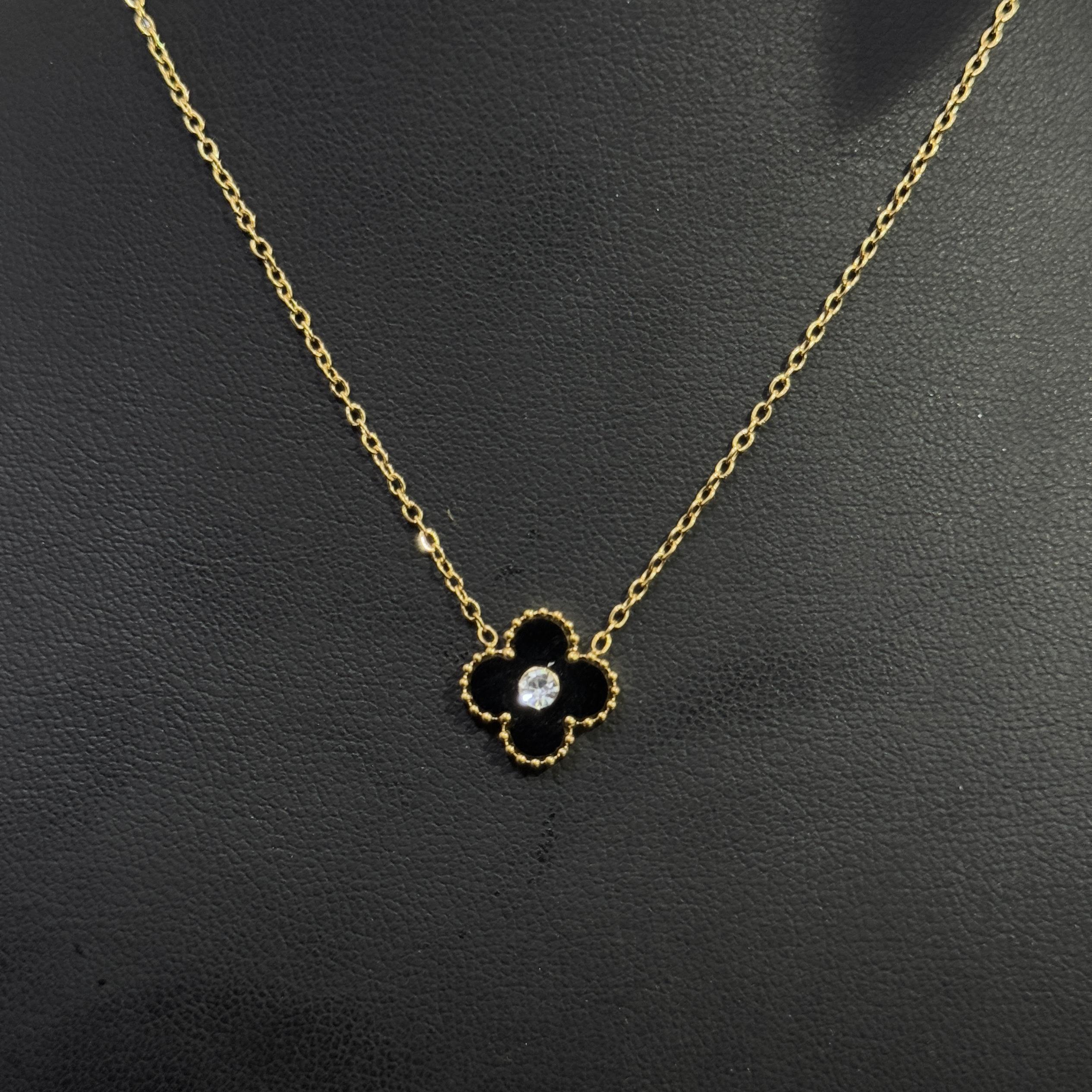 vòng cổ van cleef charm đen đính kim cương trắng to viền bi vàng