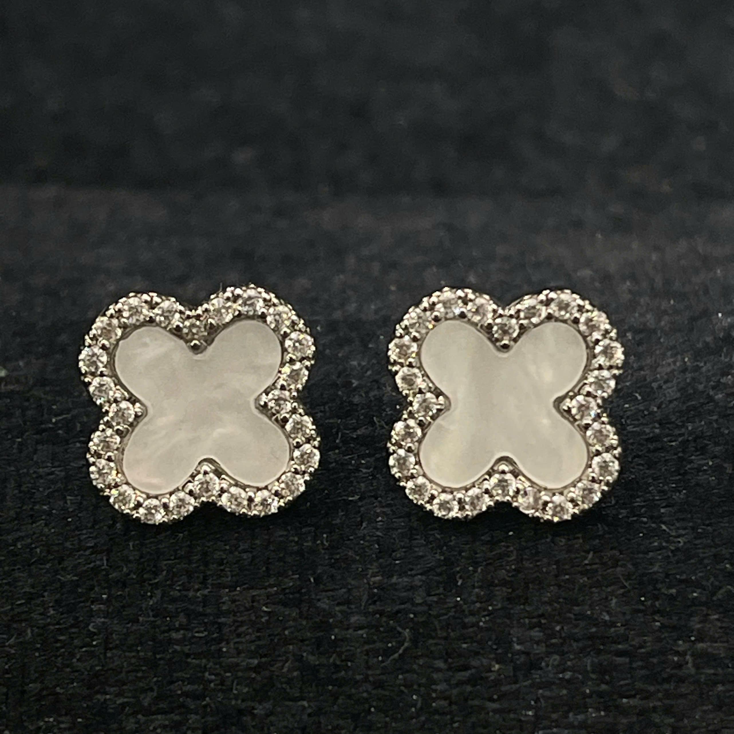 khuyên kiểu cặp cỏ bốn lá trắng viền kim cương trắng titan._thumbnail_3