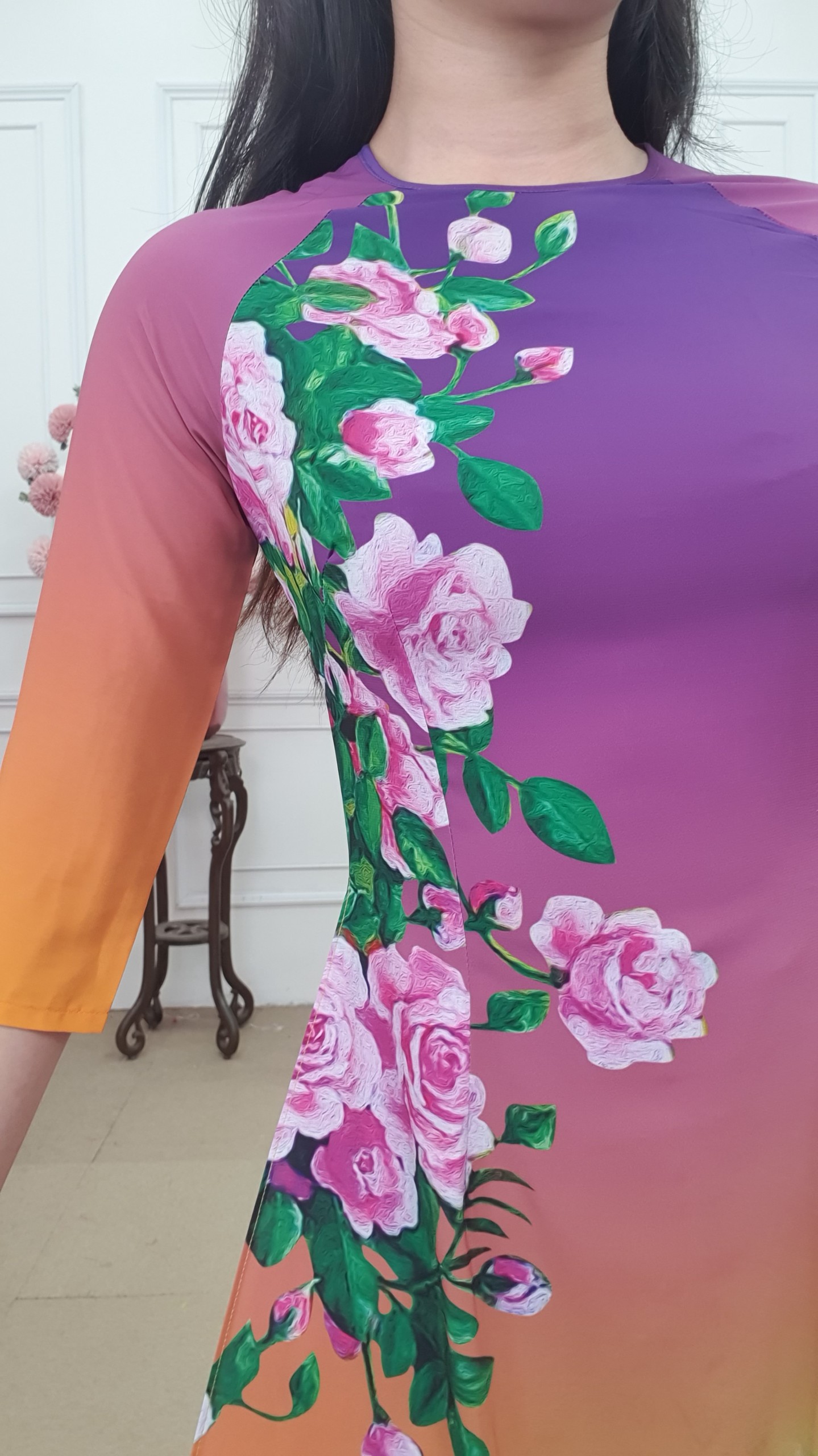 A2008 áo dài lụa nhật tròn lỡ nền tím nho  omber cam hoa hồng vẽ