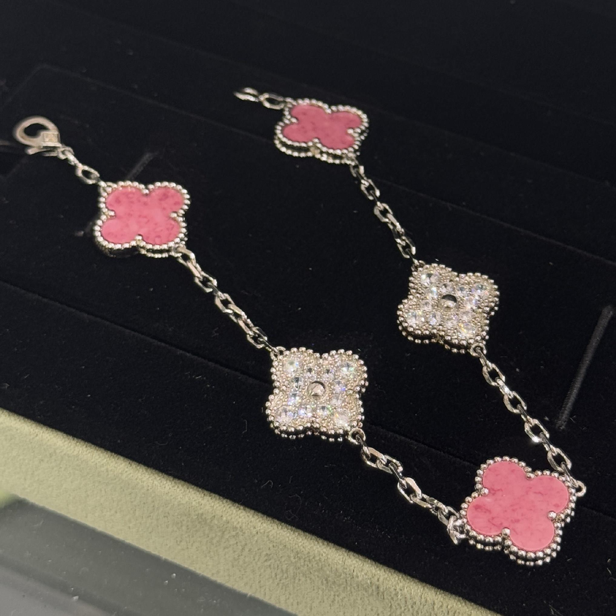 vòng tay titan mạ vàng trắng vancleef to kim cương mĩ hồng