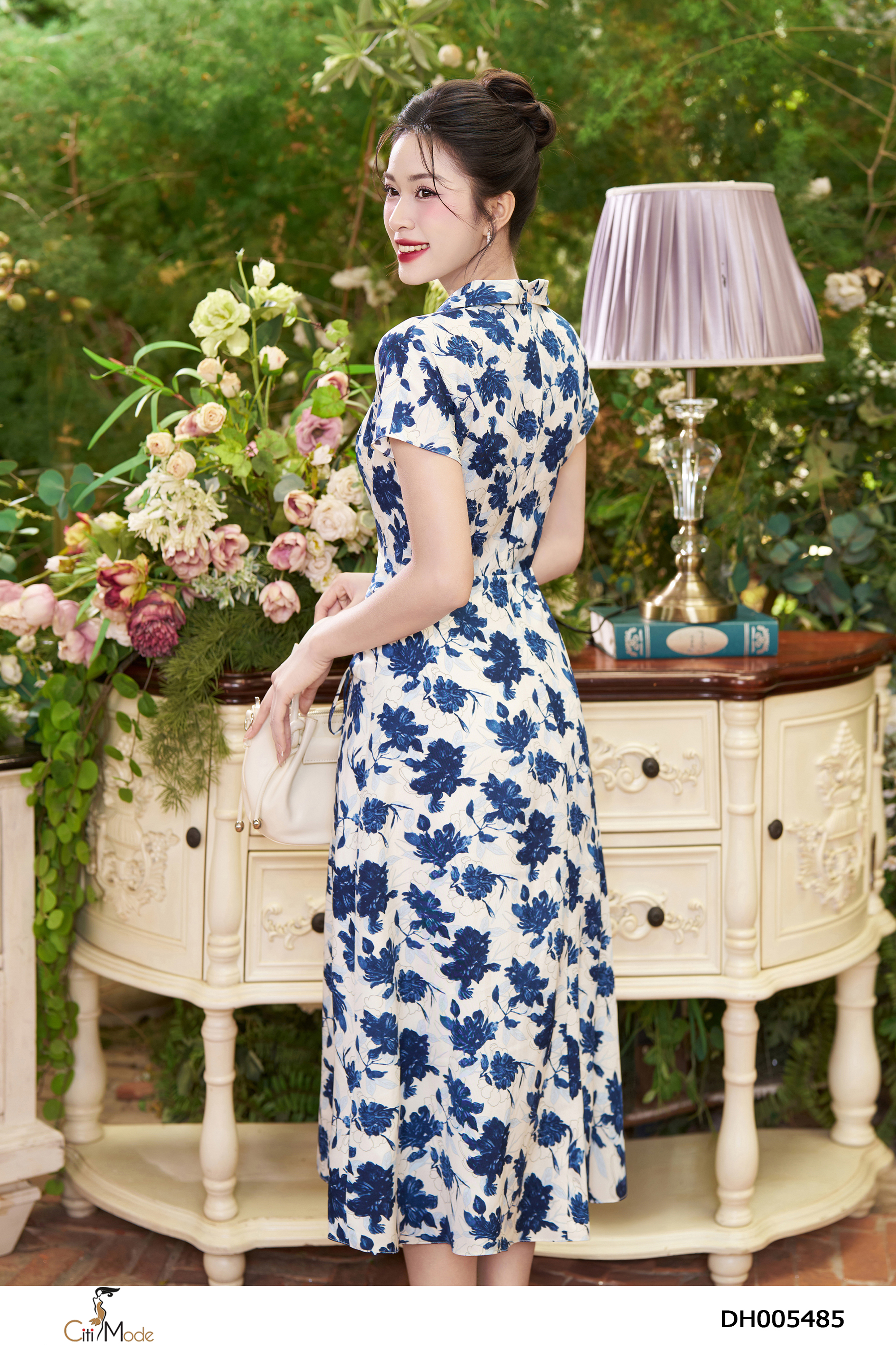 Đầm xòe họa tiết tím than cổ vest tay chờm nhún eo