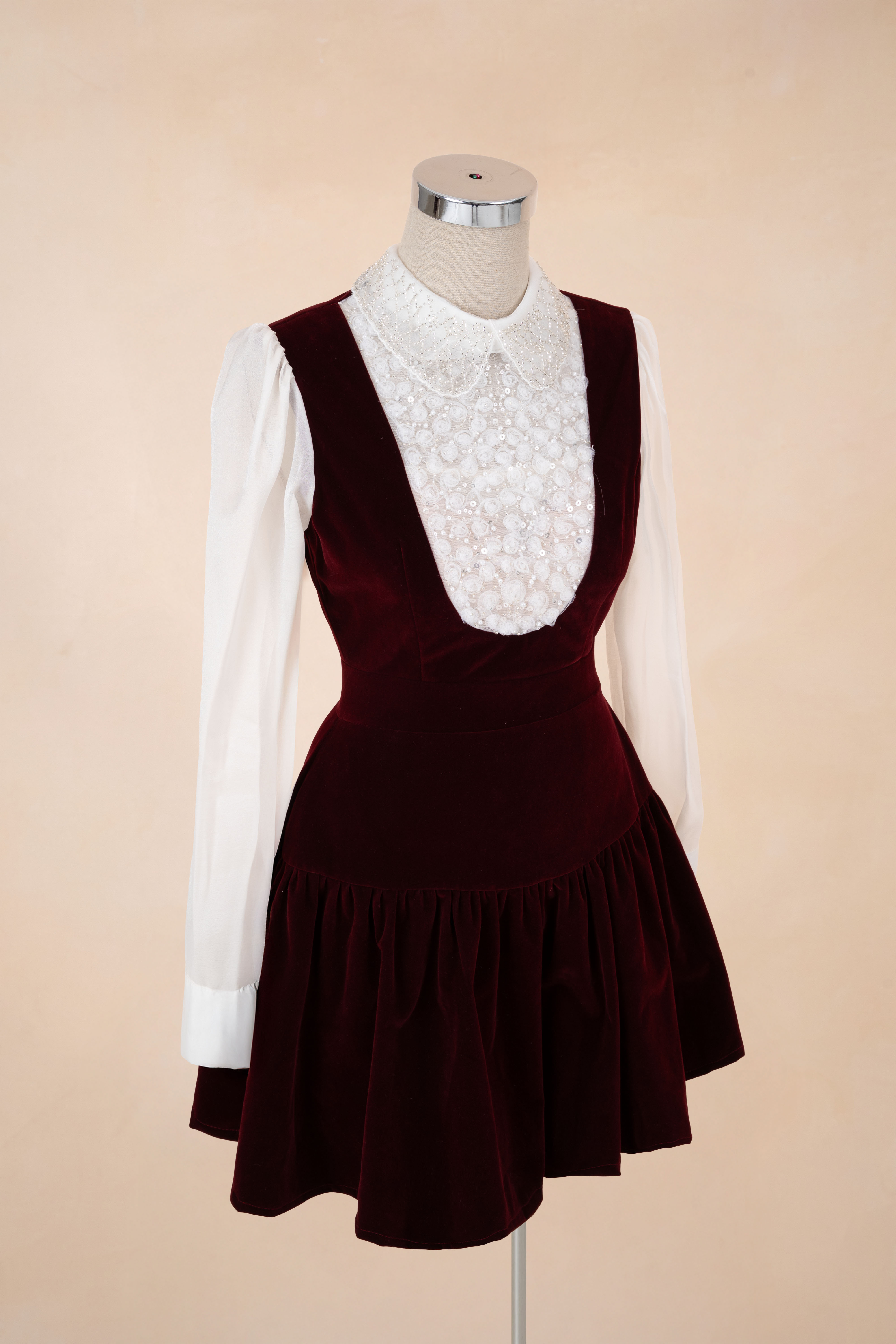 Đầm Xoè Nhung Cổ Sen Đính Cườm