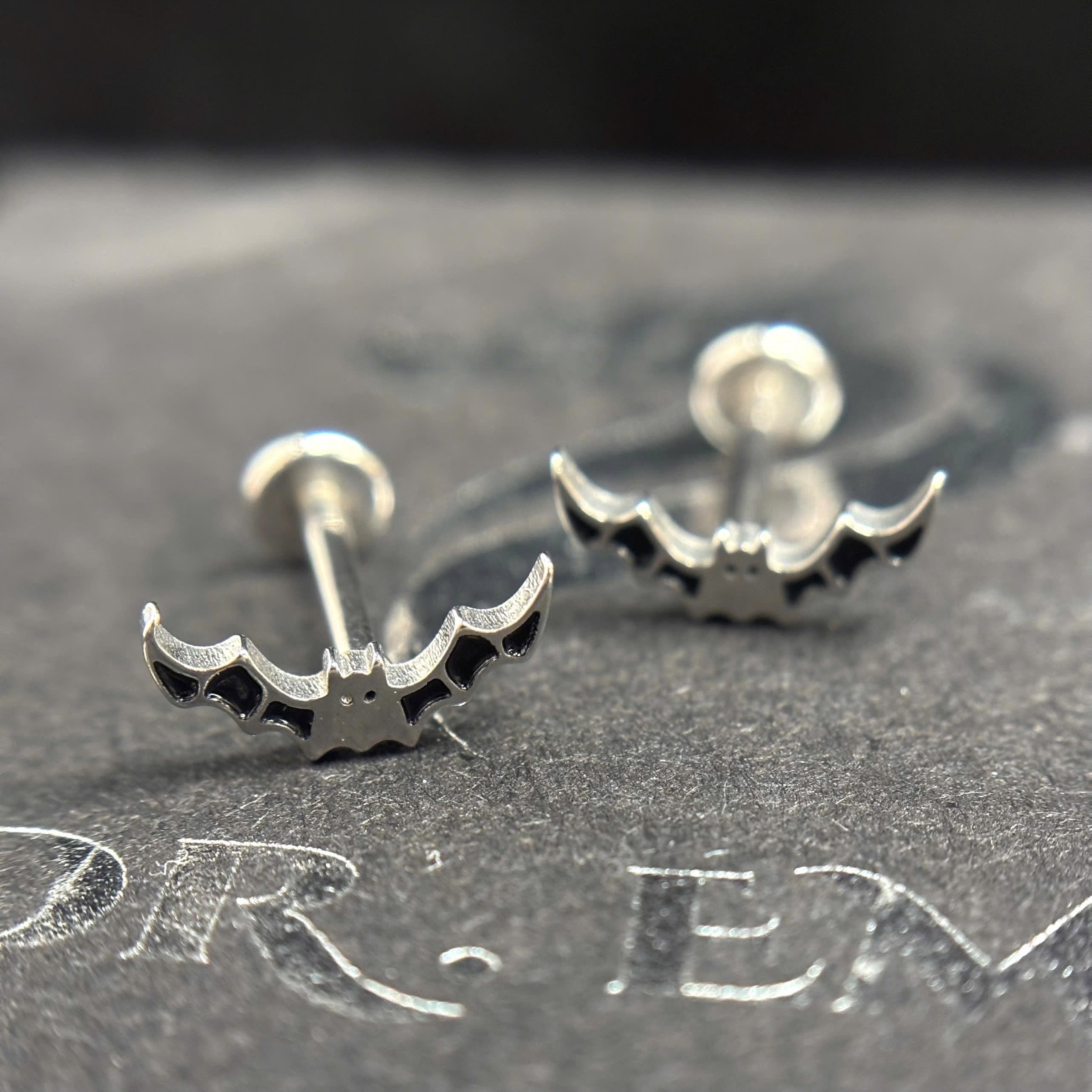 Khuyên kiểu con dơi cánh đen dẹt_thumbnail_3