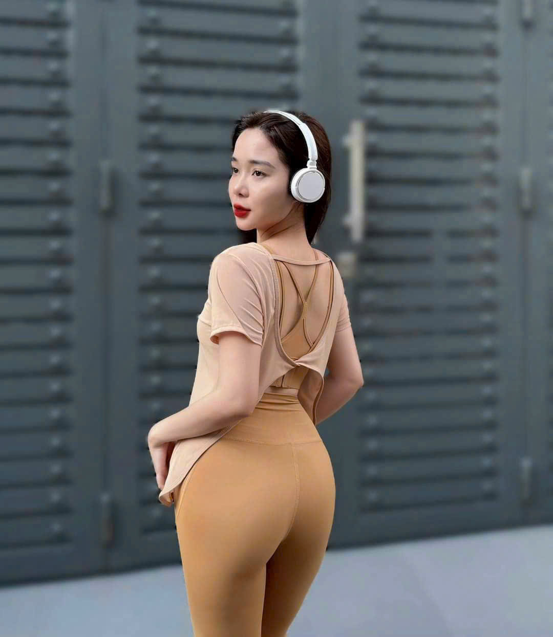 Áo Tank Thể Thao Lưới Mè Dáng Croptop Phối Dây Lưng_thumbnail_7
