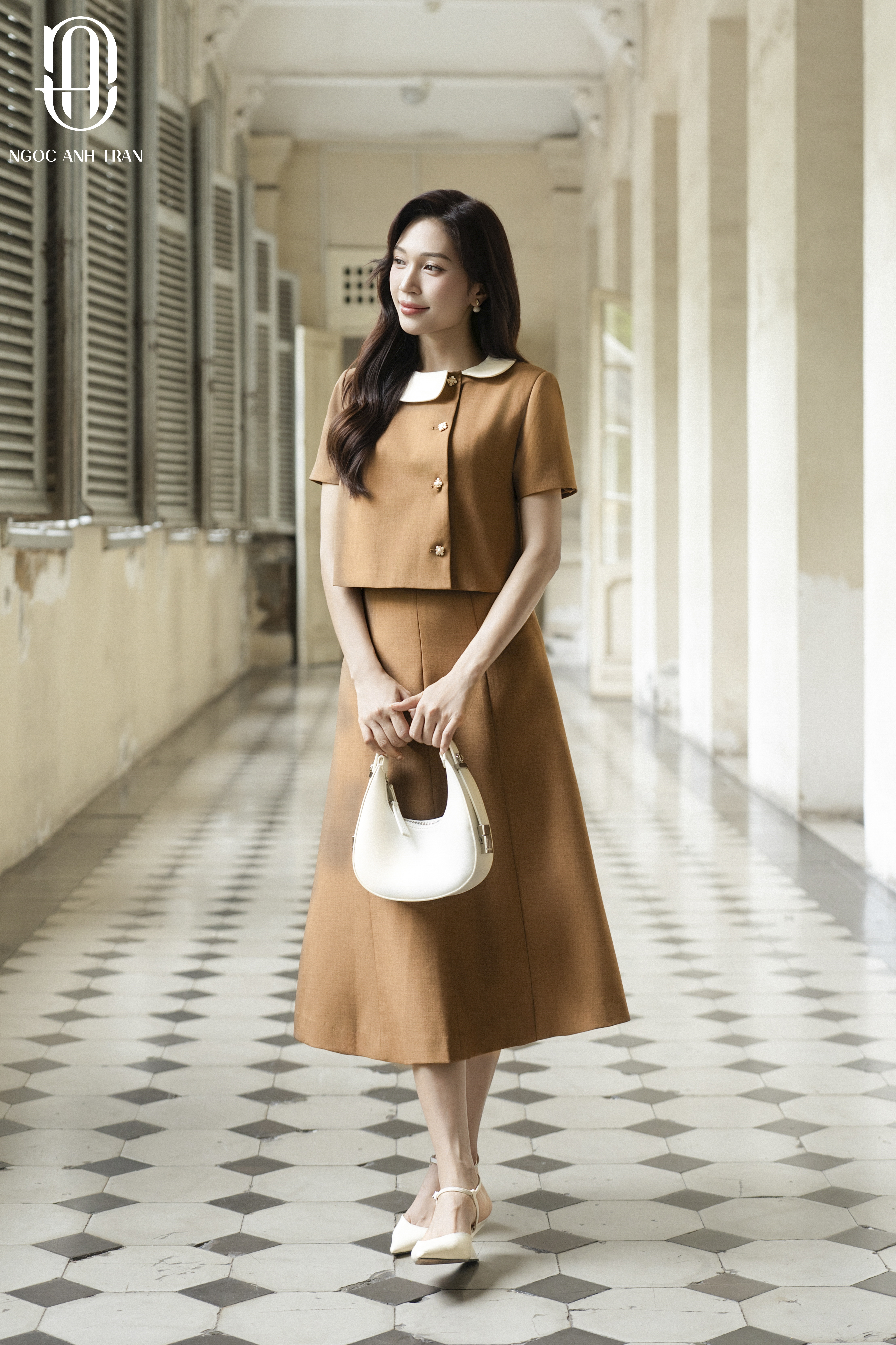 A209 - Set áo lửng nâu cổ lệch phối chân váy