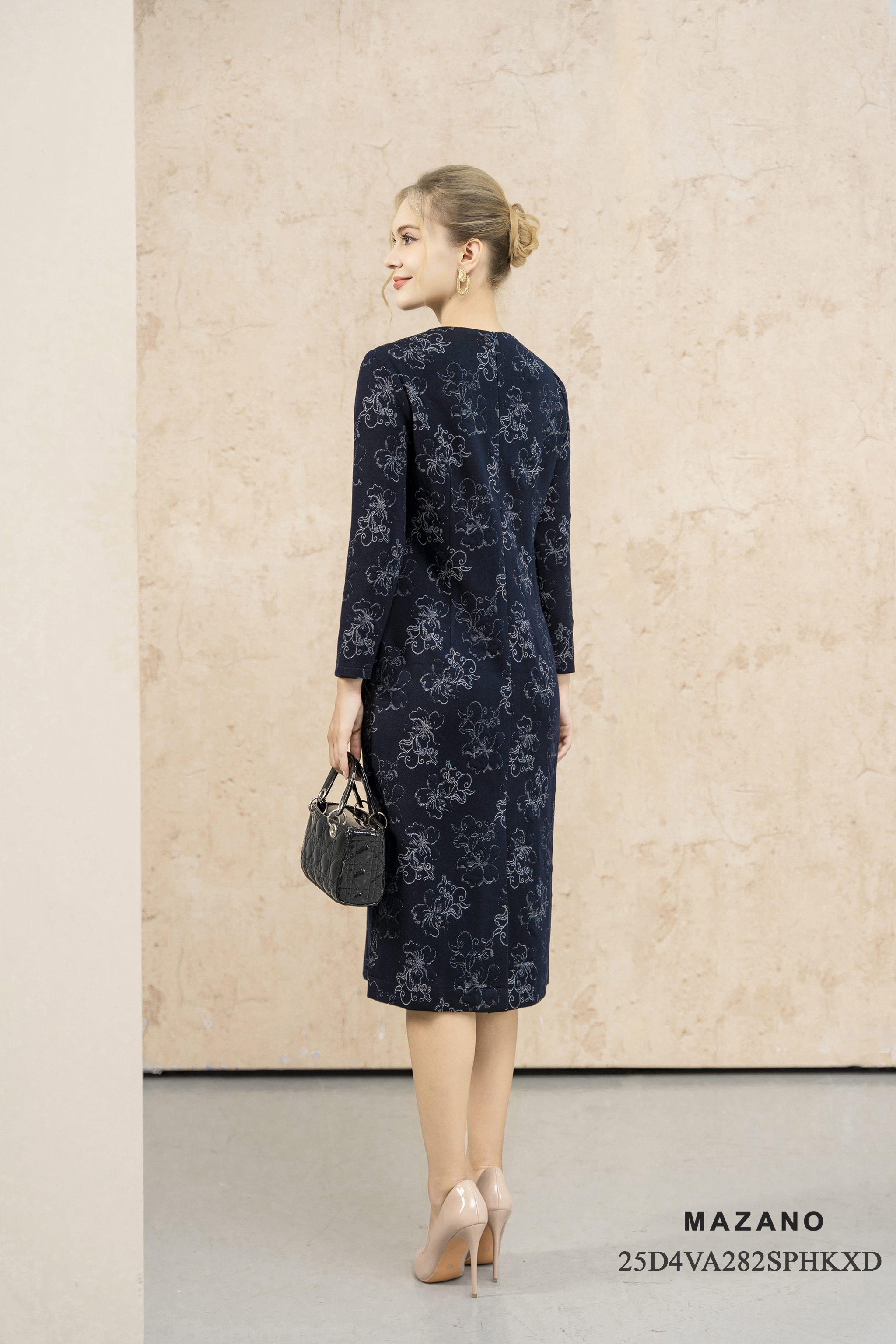 Váy Đầm Suông Vải dạ len Hoạ tiết cách điệu Cổ tròn xếp ly Tay dài Dài qua bắp chân_thumbnail_5