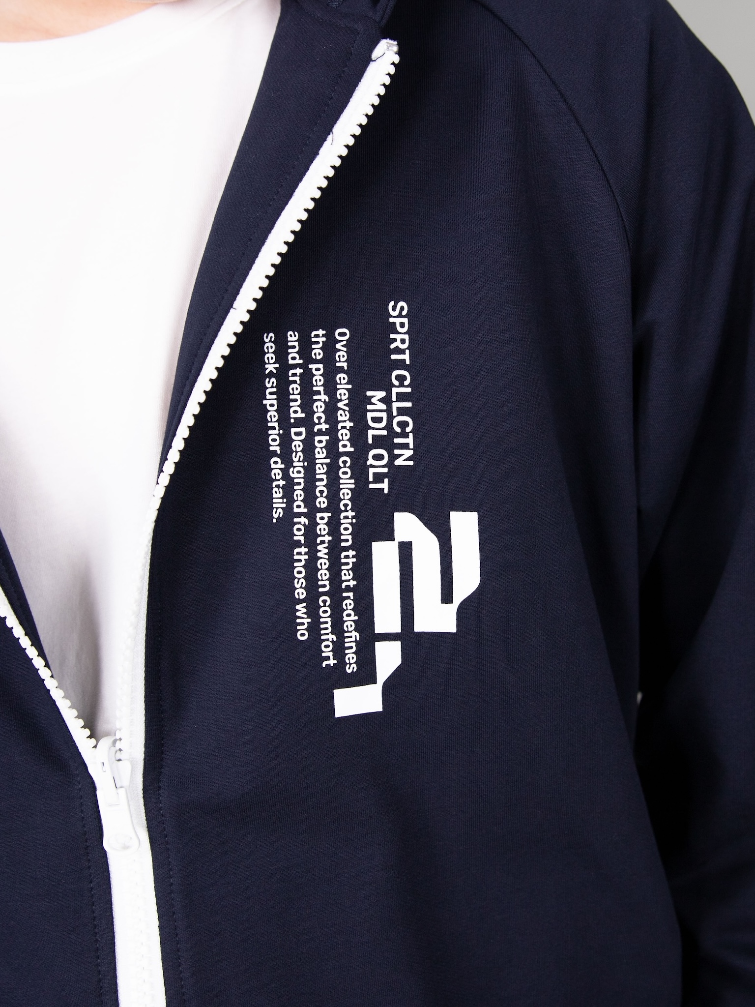 Áo khoác nỉ navy in chữ trắng_thumbnail_3