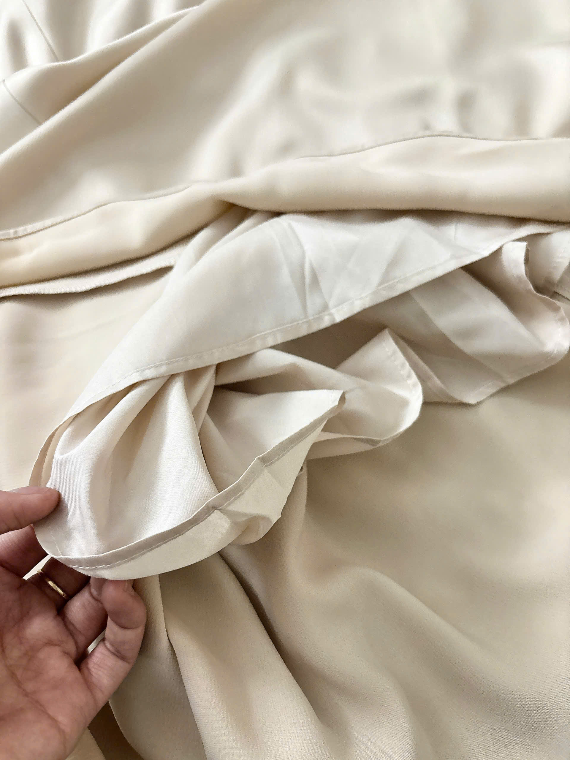 C94 CHÂN VÁY LỤA KEM_thumbnail_3